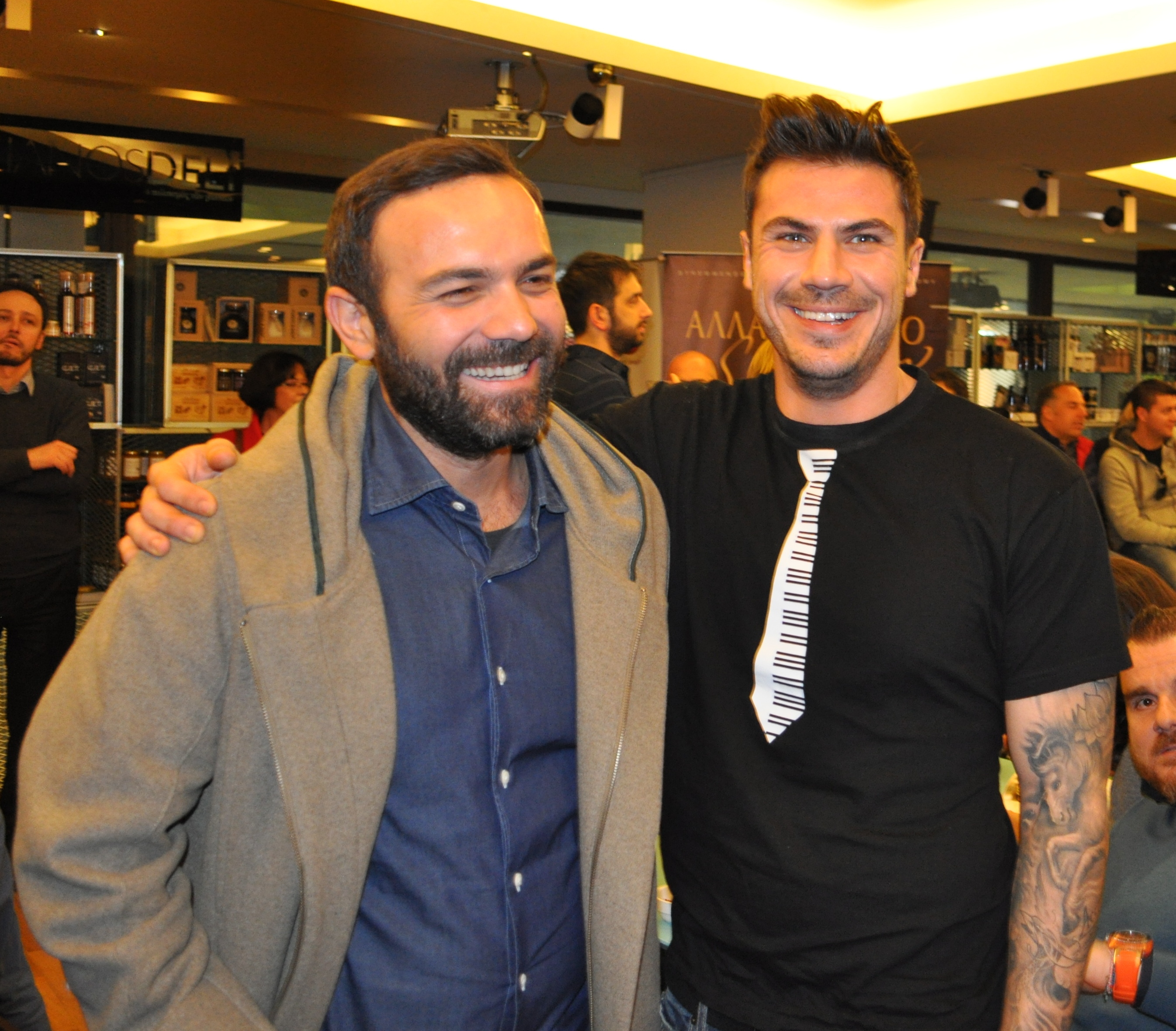 Συμβαίνει Τώρα! Άκης Πετρετζίκης!