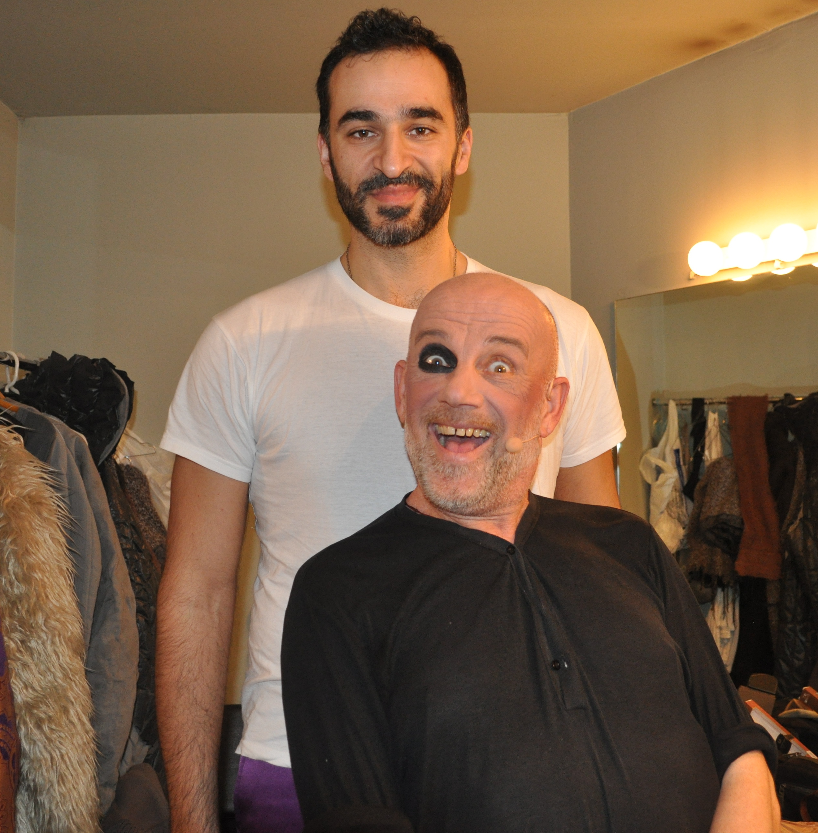 Ο Σάκης Ρουβάς Στα Ραδιόφωνα!