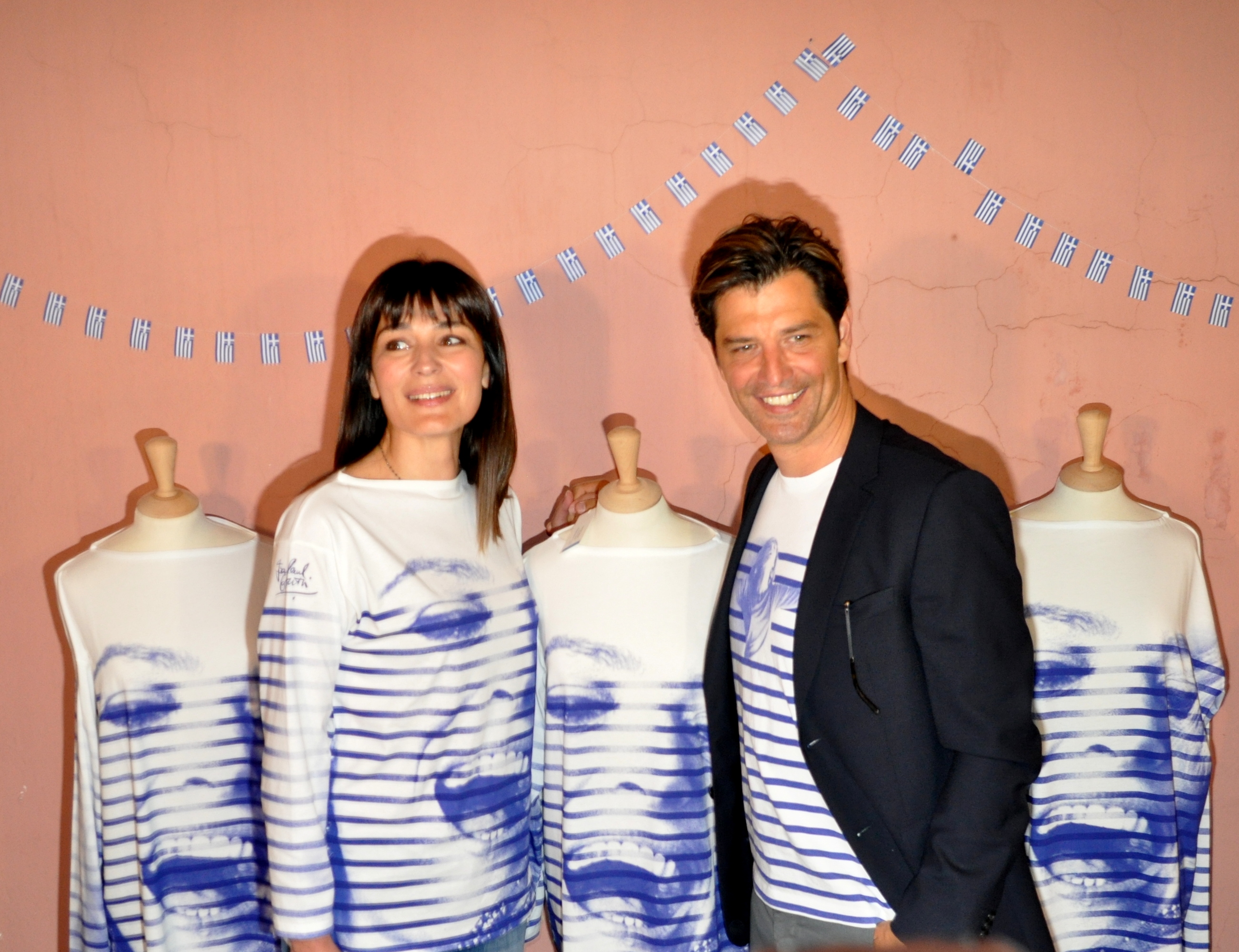 Ο Σάκης Ρουβάς Φοράει Μελίνα By Gaultier!