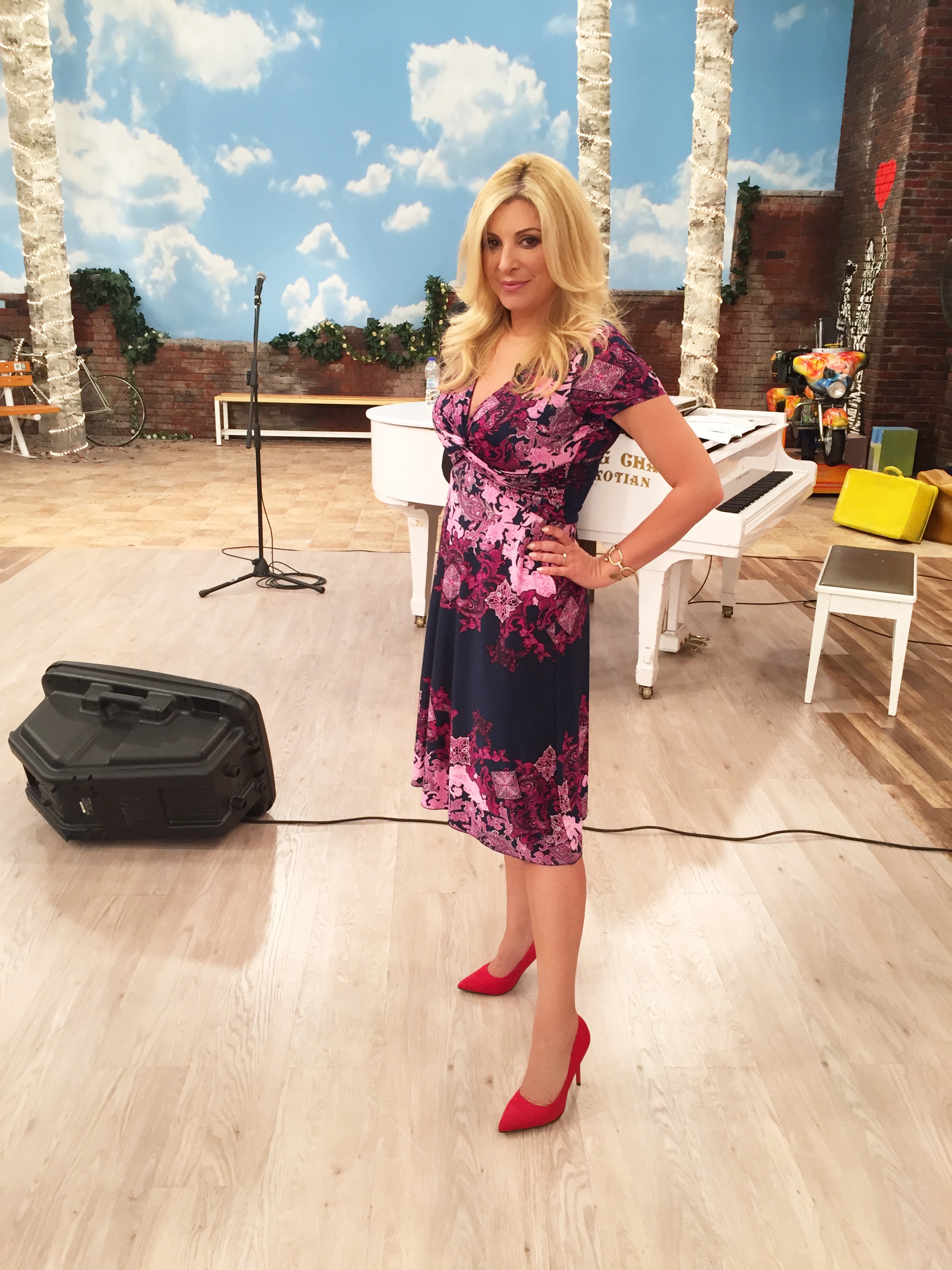 Daily Dress Report: Τι Φόρεσε Η Χριστίνα Σήμερα @Μega Mε Μία!