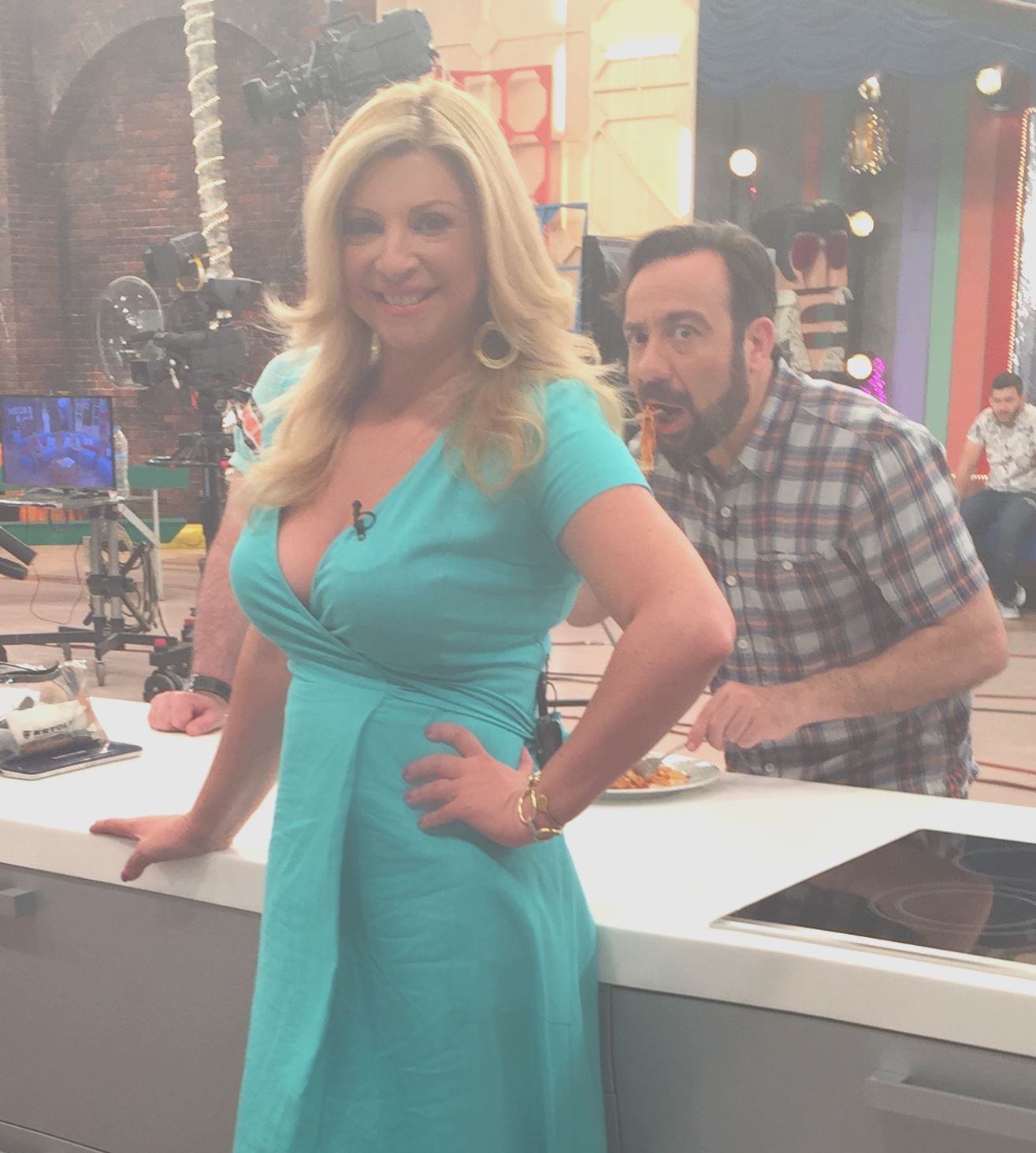 Daily Dress Report: Τι Φόρεσε Η Χριστίνα Σήμερα Στο Mega Με Μία!