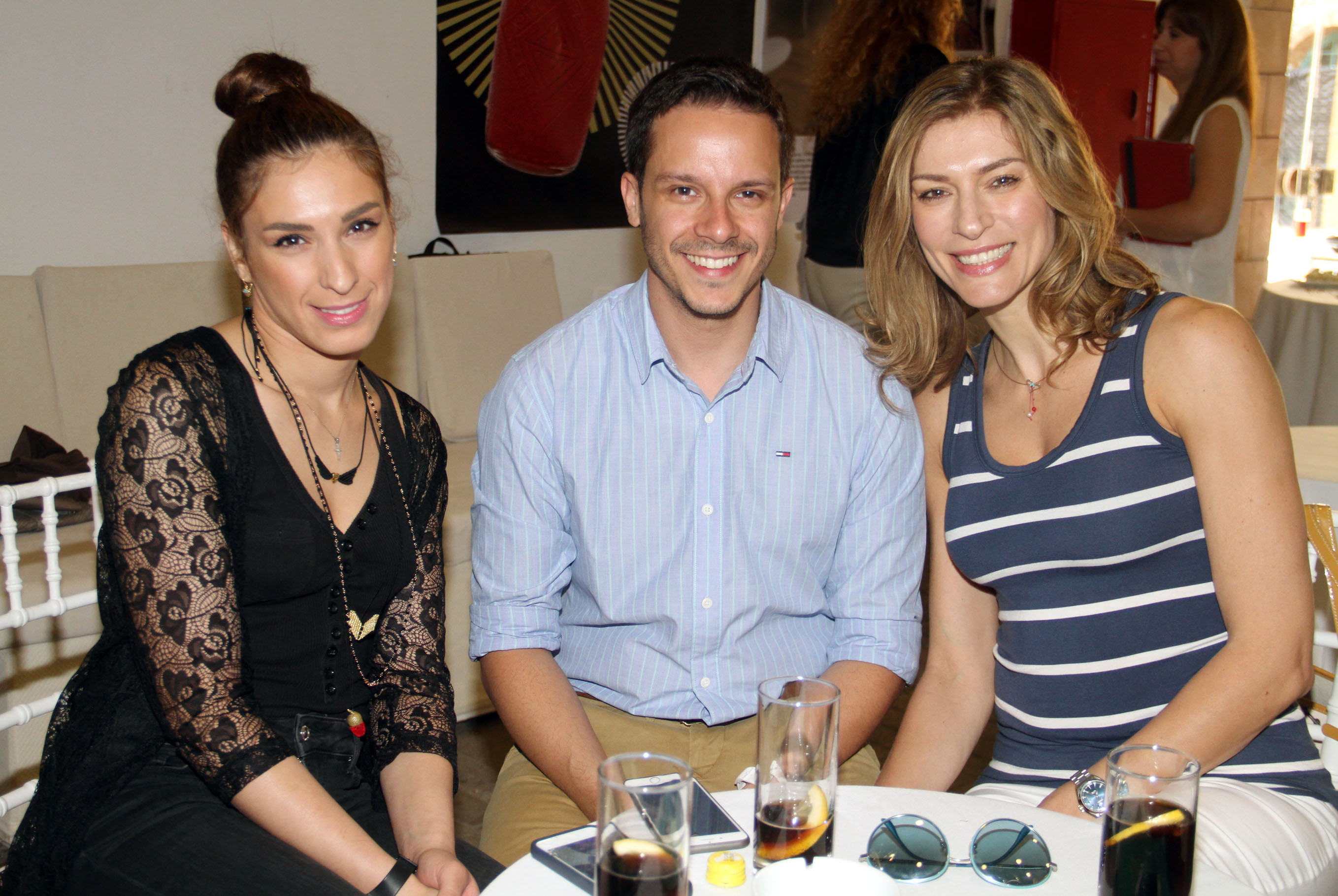 Μπουκάλια-Έργα Τέχνης Από Γνωστές Προσωπικότητες!