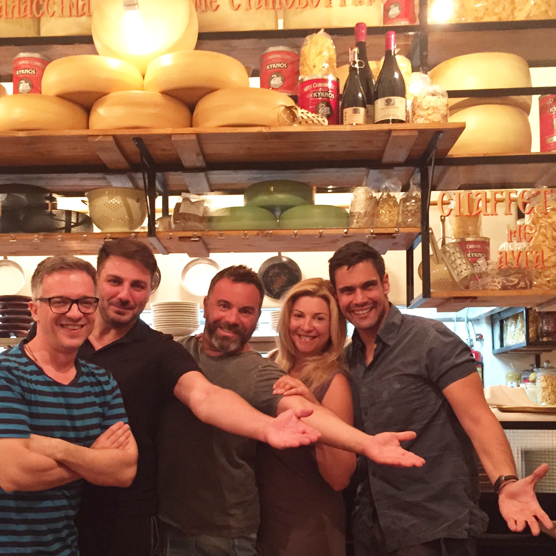 Φίλοι Παντός Καιρού σε Μακαρονάδικο