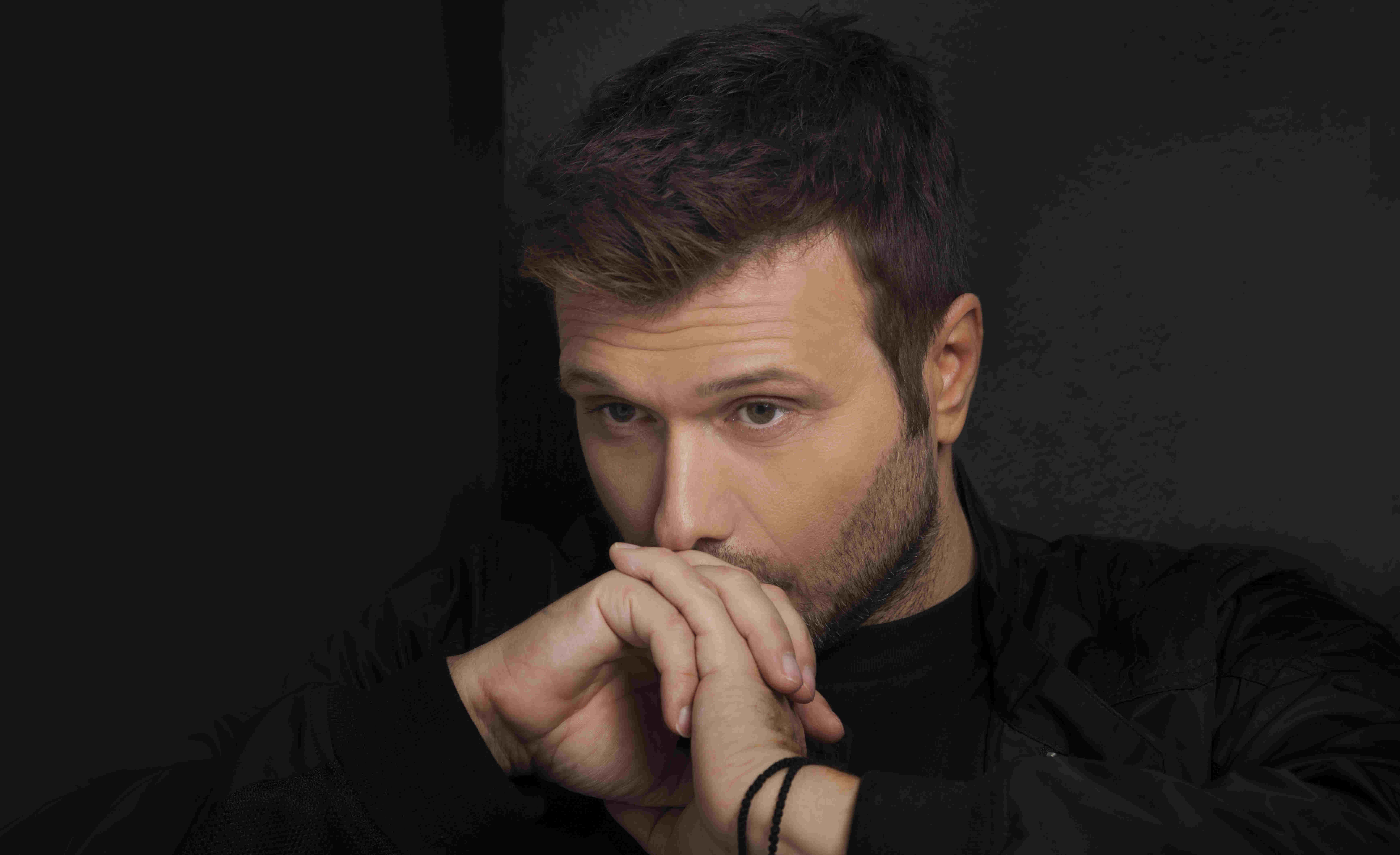 Μοναδική συναυλία: ο Γιάννης Πλούταρχος ερμηνεύει Στέλιο Καζαντζίδη