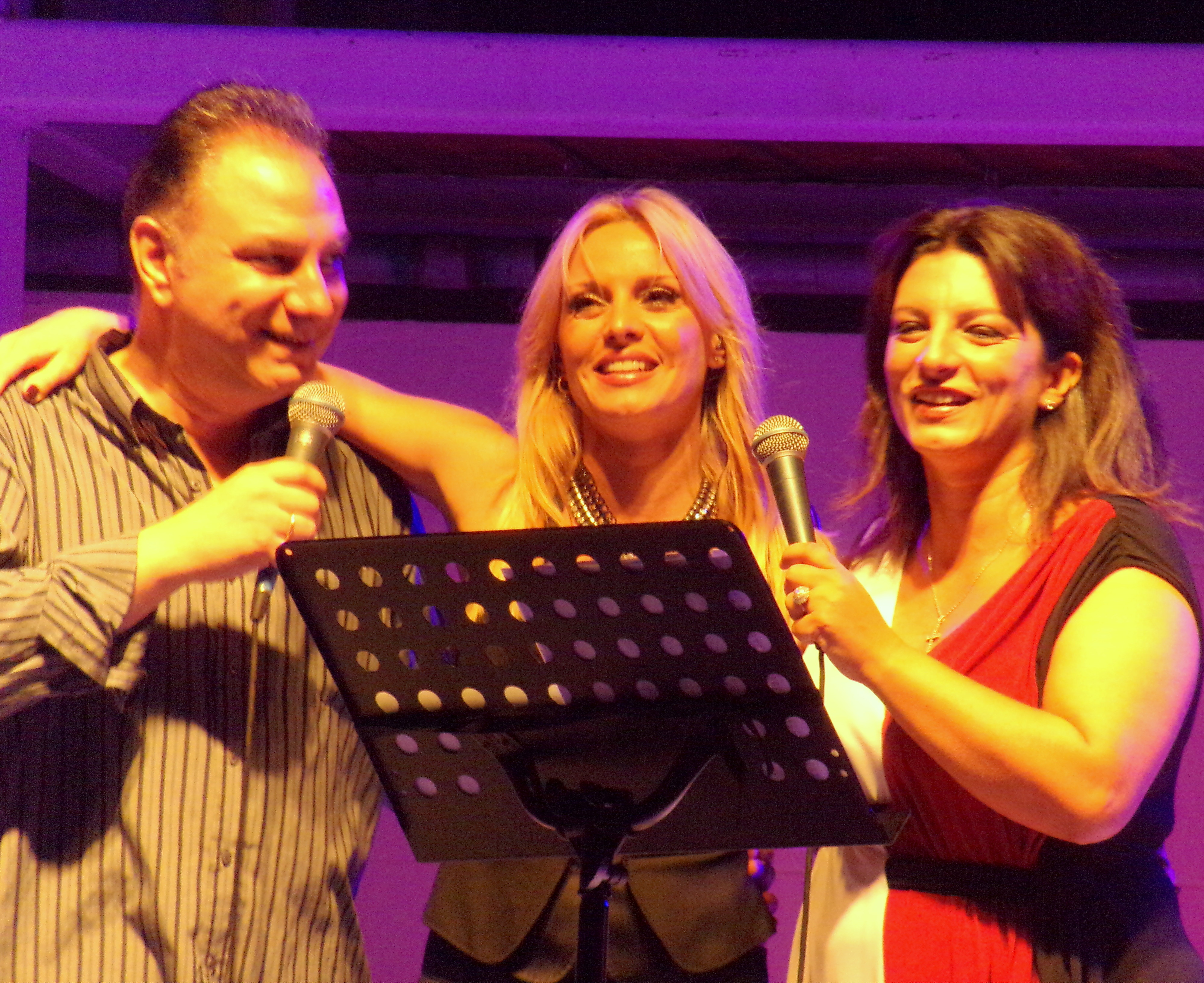 Αποκλειστικό: η Πέγκυ Ζήνα τραγουδά με τα παιδιά της Τζένης Βάνου