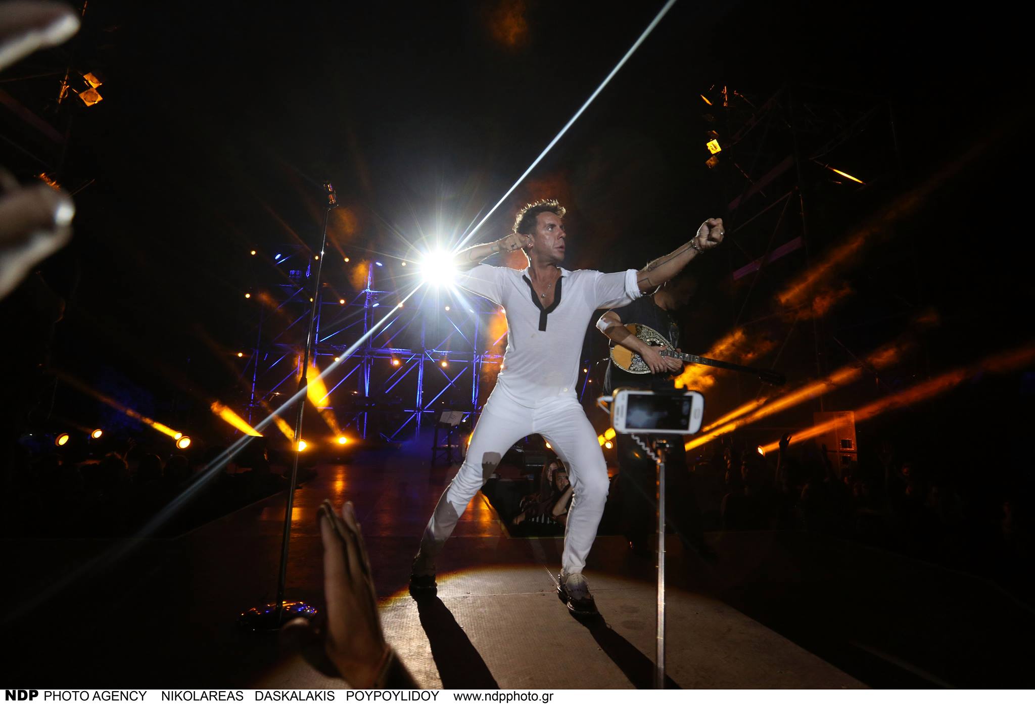 Γιώργος Μαζωνάκης: Καλοκαίρι στο τέρμα με πλήθος κόσμου