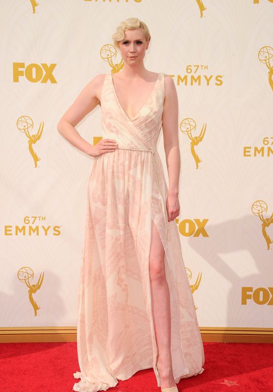 gwendoline-christie-2015-primetime-emmy-awards-in-los-angeles_1_thumbnail