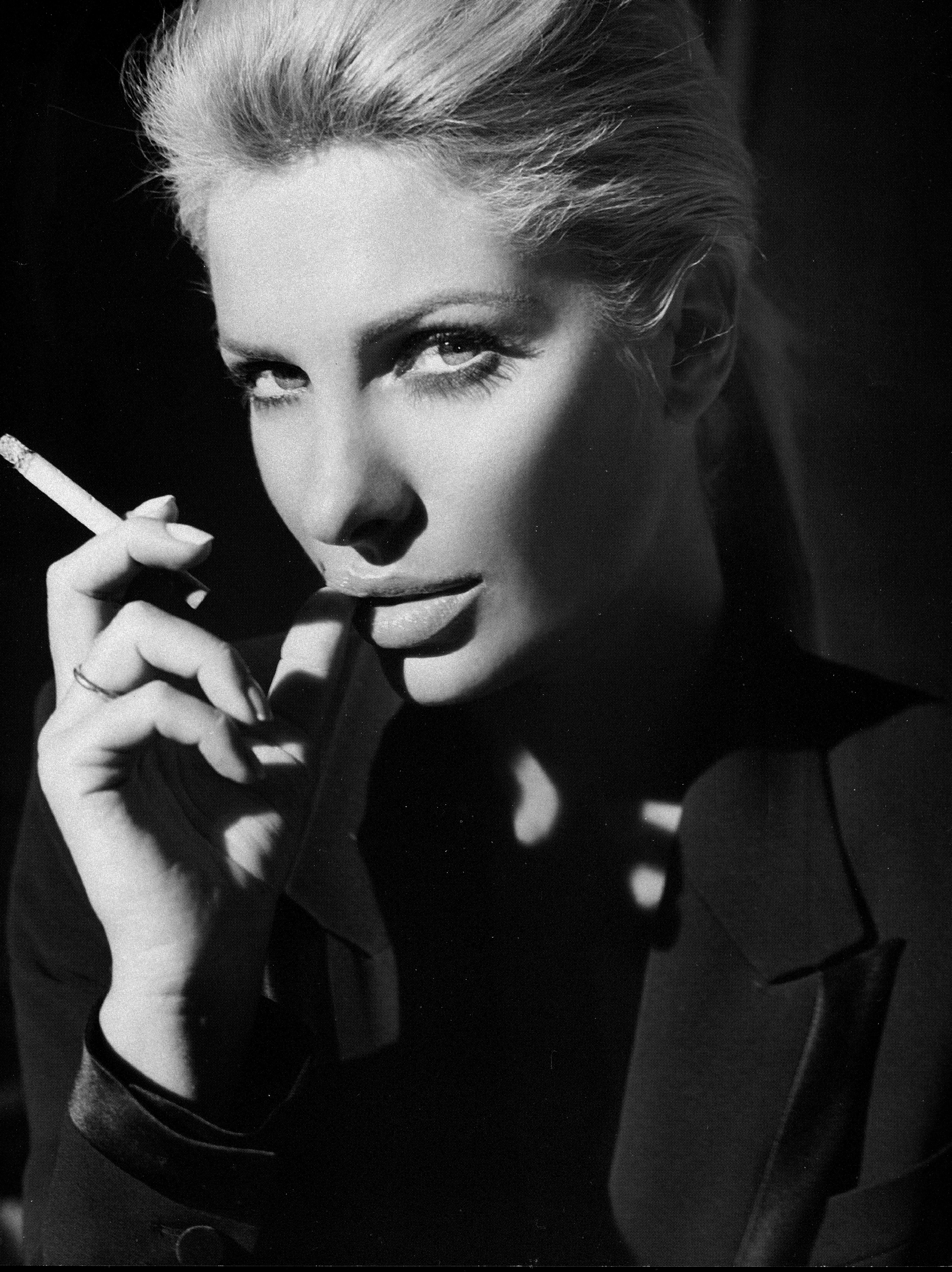 Ελένη Μενεγάκη: Χρόνια Πολλά μέσα από 10+2 όμορφα πορτρέτα