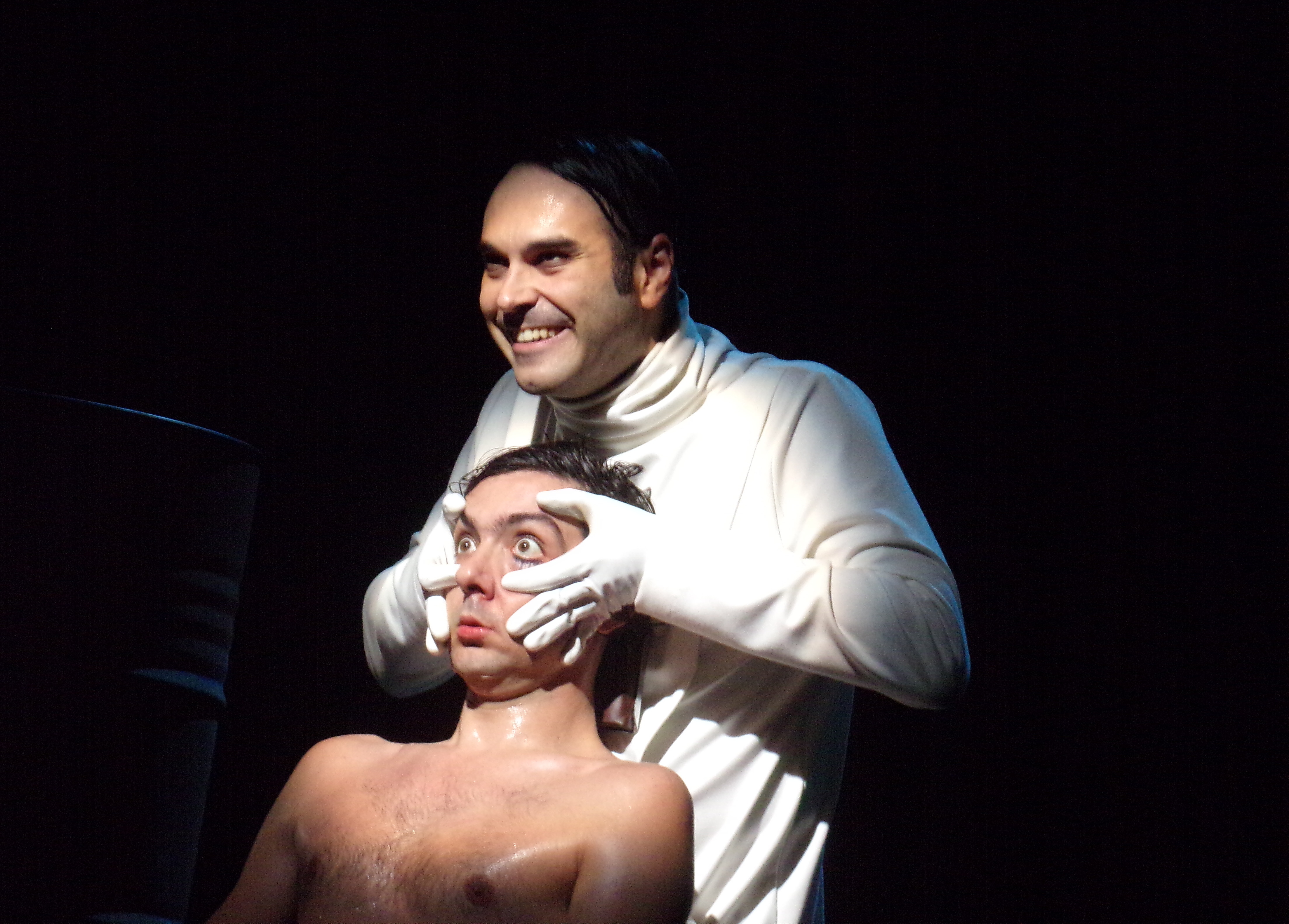 Το καλοκουρδισμένο Κουρδιστό Πορτοκάλι του Γιάννη Κακλέα στο θέατρο Κιβωτός