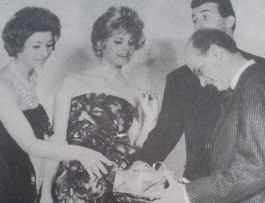 O μικρόκοσμoς της χρεοκοπημένης τηλεόρασης