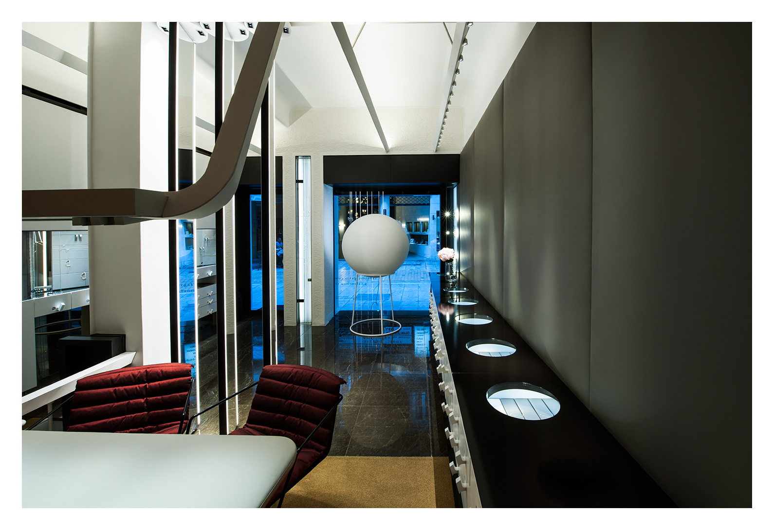 Yannis Sergakis adornments στη Βαλαωρίτου