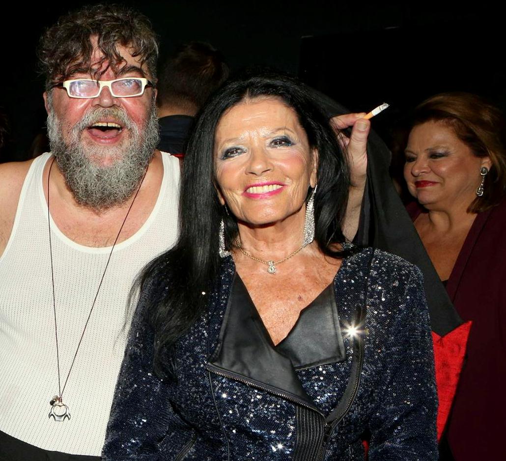 Πρεμιέρα Όλοι ένα – Φίλα με: αυτή η νύχτα μένει αξέχαστη