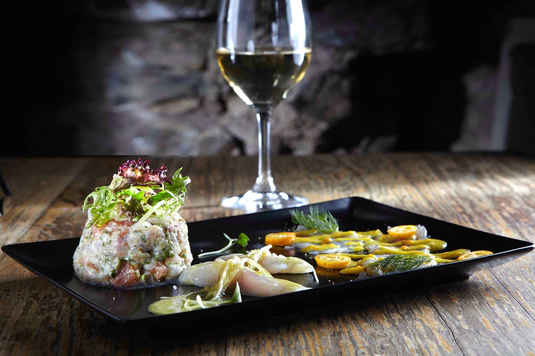 Στο «Μono» στην Πλάκα τραπέζωσε η κυβέρνηση τον Μοσκοβισί