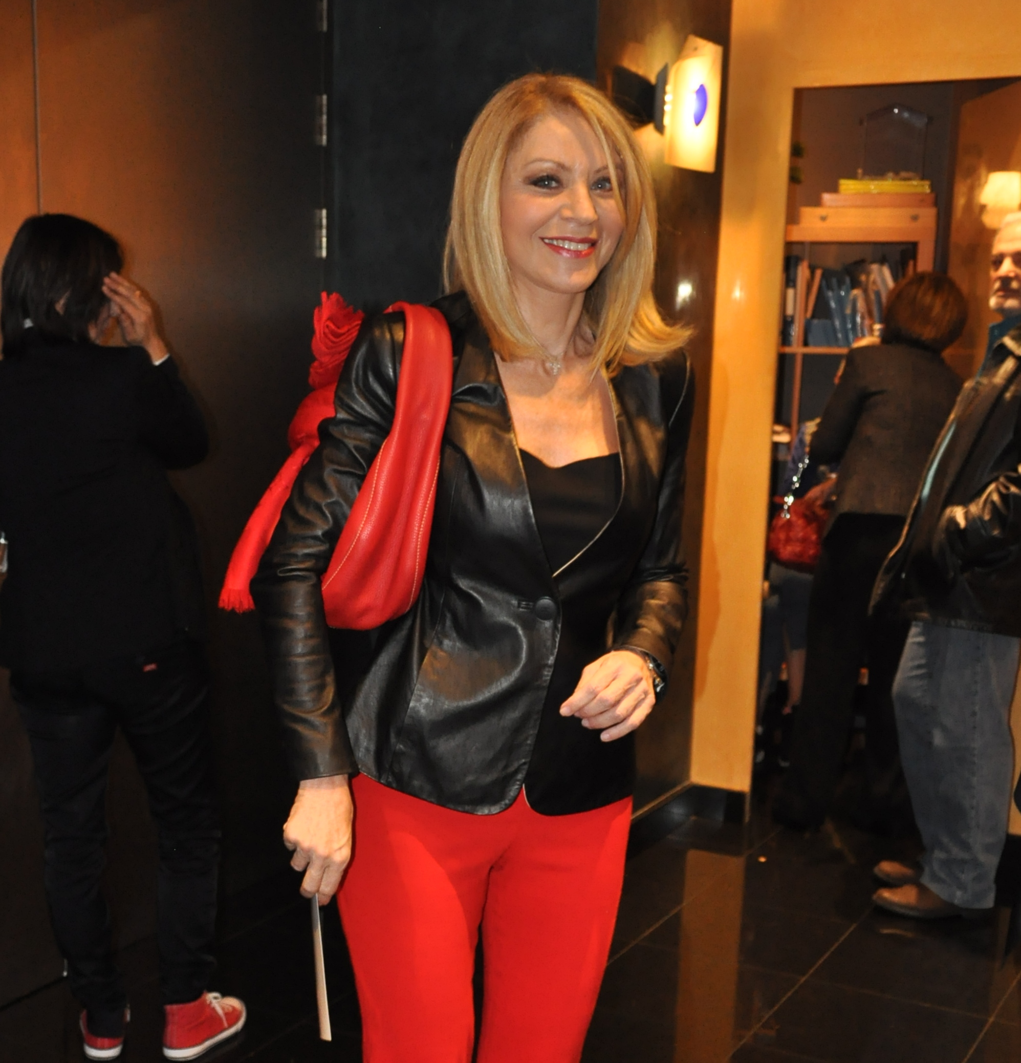 Σκοτεινές γλώσσες: επίσημη πρεμιέρα για τον Χρήστο Λούλη στο θέατρο Πόρτα