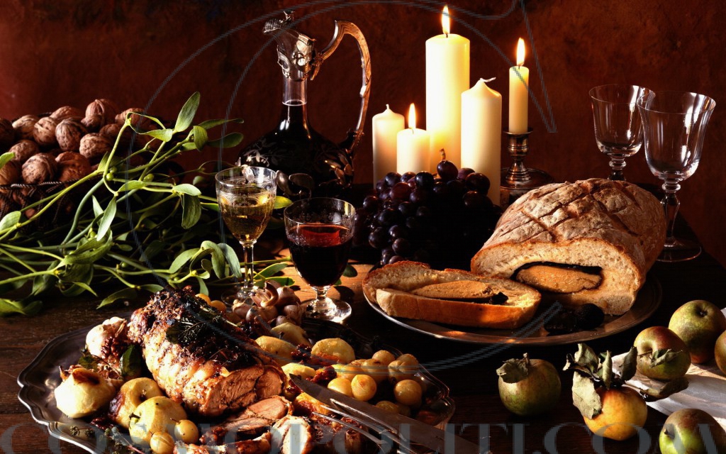 Food___Cakes_and_Sweet____Festive_table_with_candles_071028_