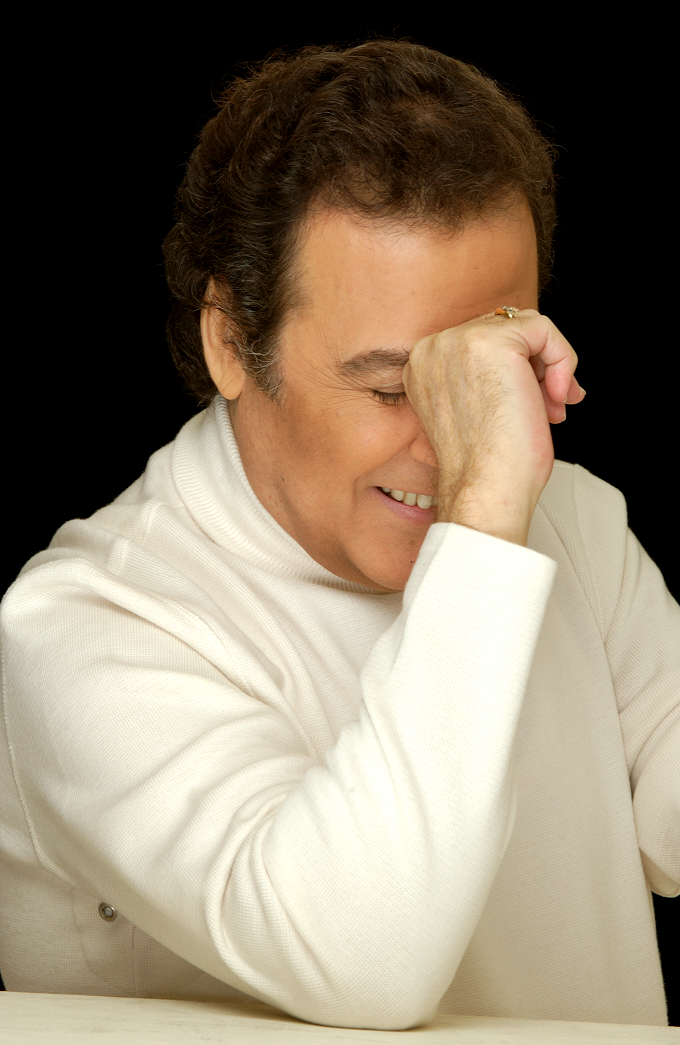 Ο Τόλης Βοσκόπουλος ξανάρχεται στη μουσική νυχτερινή Αθήνα