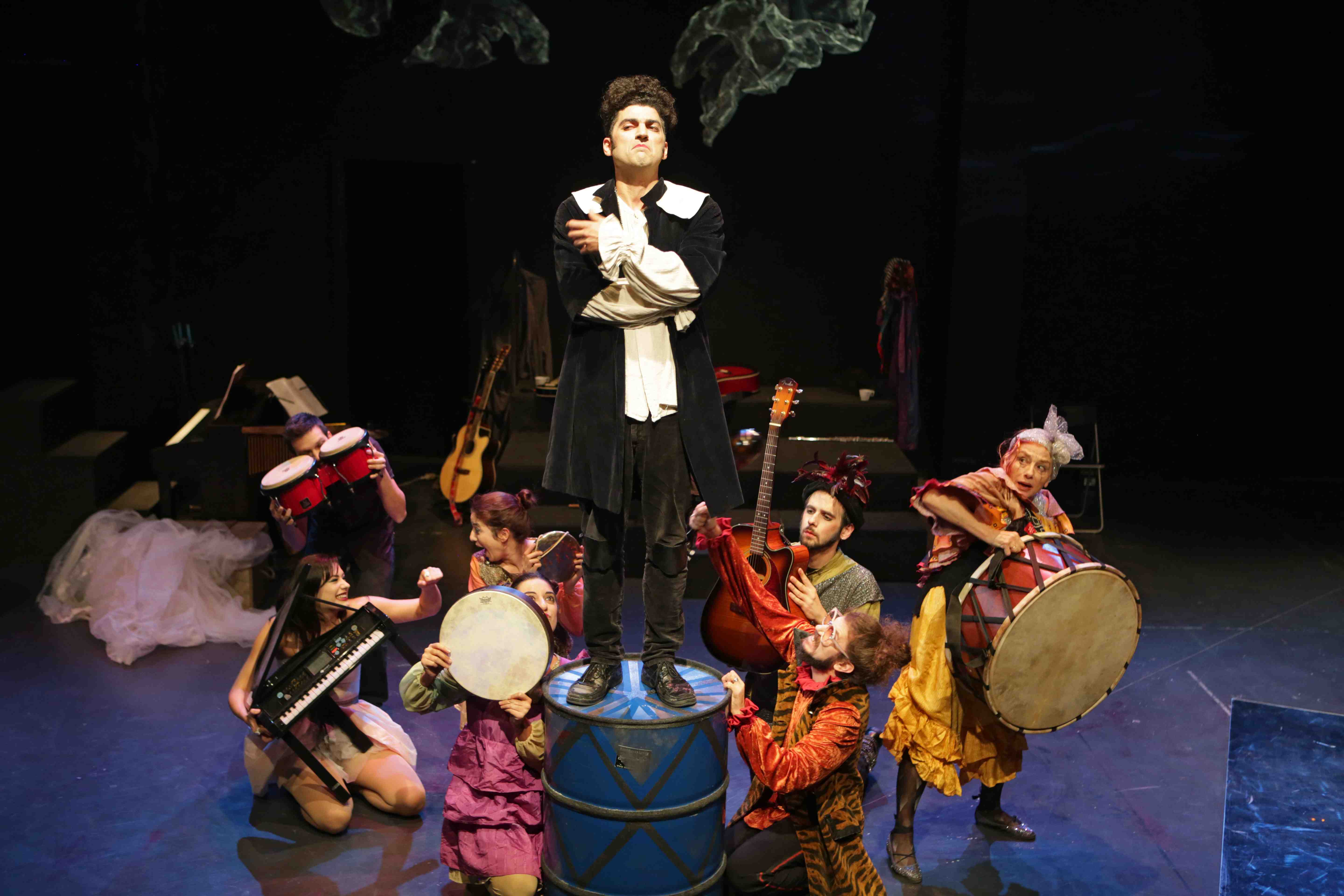 11+1 Nύχτες =12η  Νύχτα Σαιξπηρική Μουσική κωμωδία: στο Θέατρο Δίπυλον