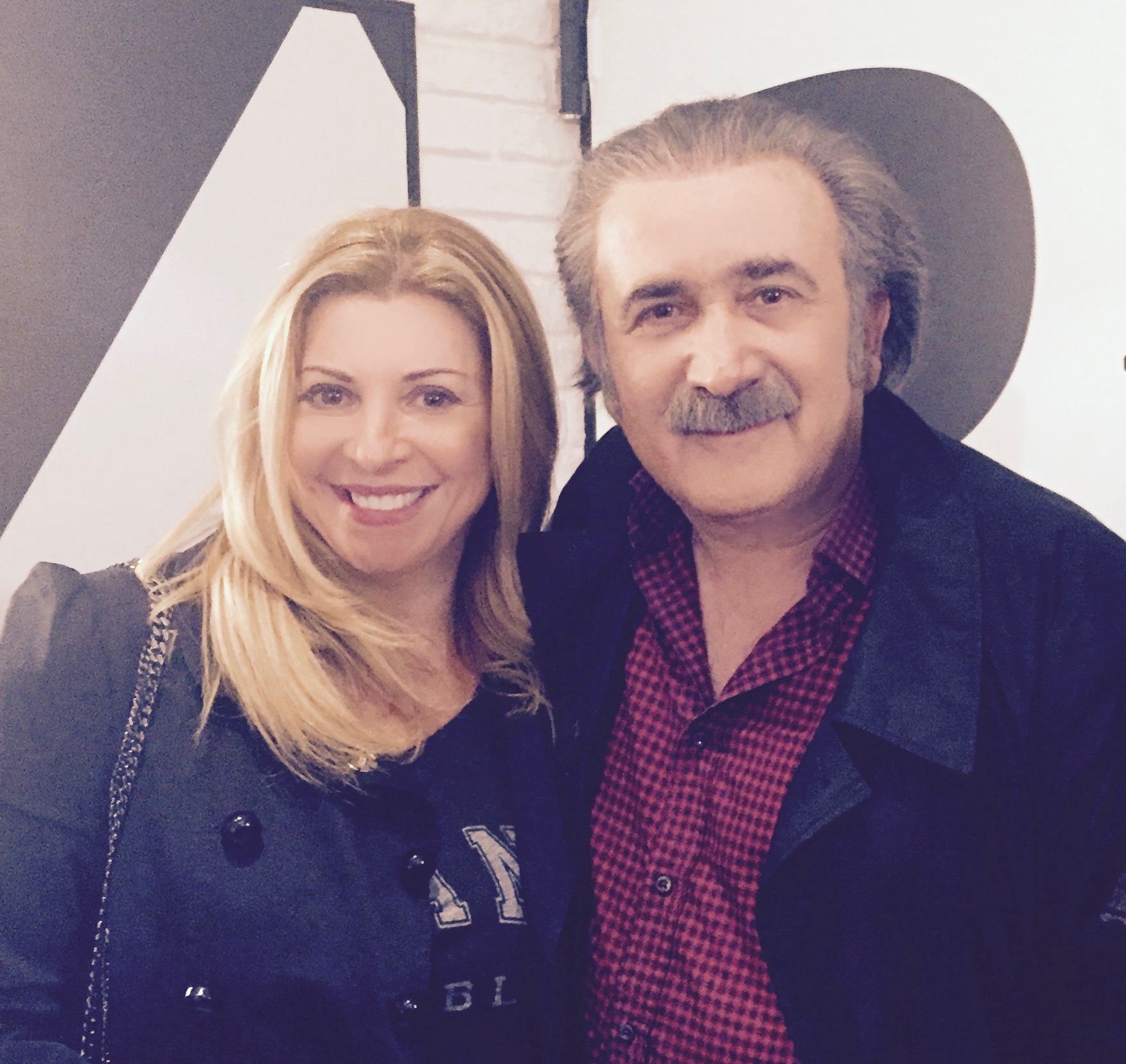 Μαζί με τον Λάκη που ξέρει να απαντάει όταν πρέπει και όπως πρέπει..