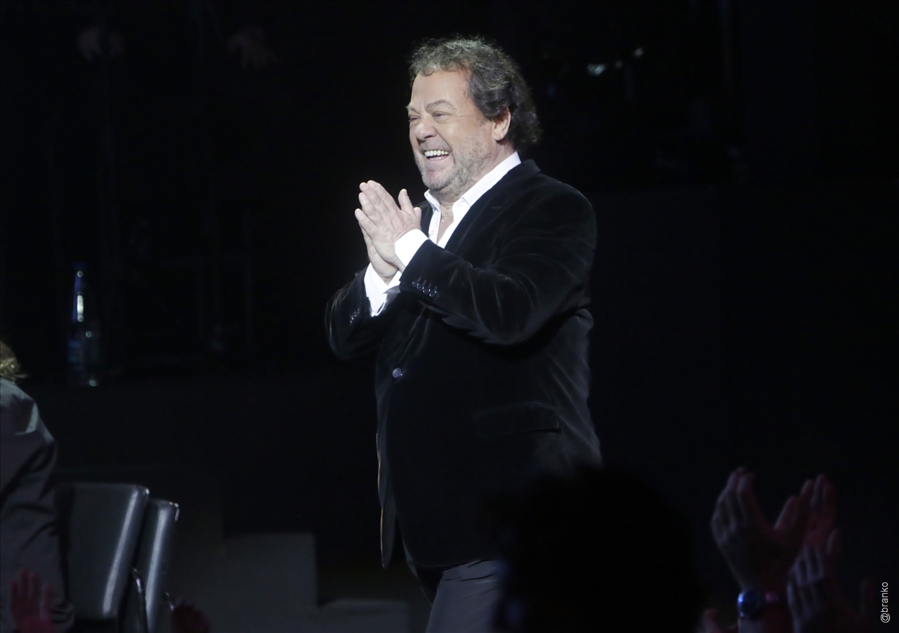 Γιάννης Πάριος: πρεμιέρα με κατάμεστη την  Ιερά Οδό