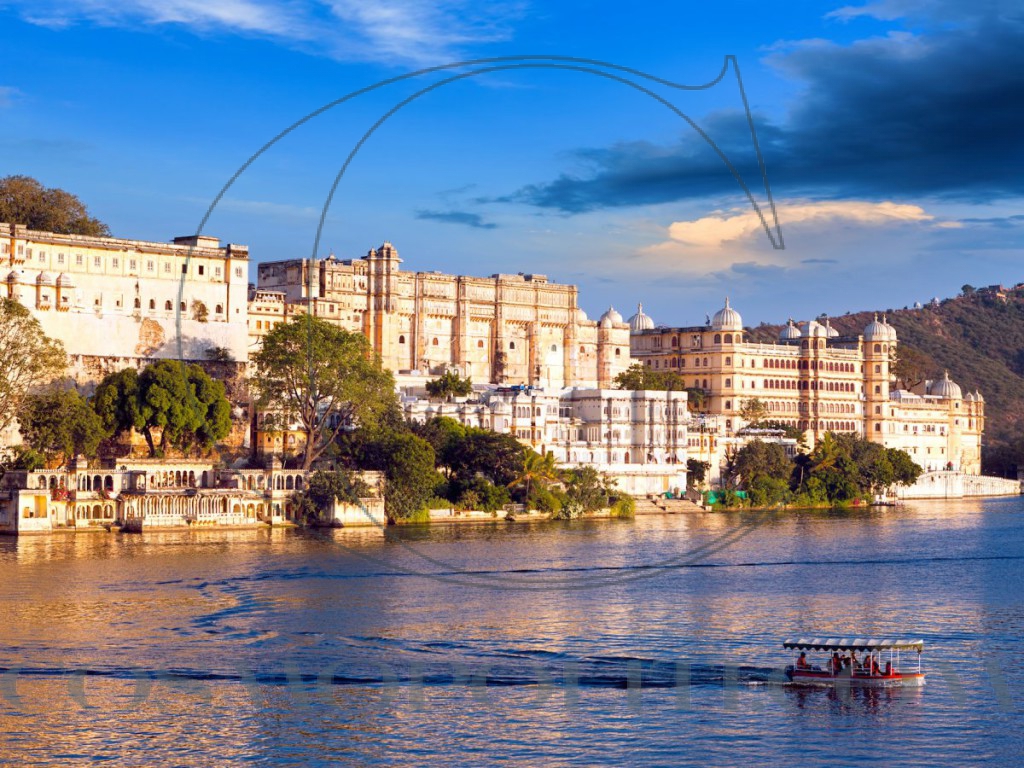 udaipur-india-the-oberoi-udaivilas-in-udaipur-took-the-no-1-spot-on-travel--leisures-list-of-the-best-hotels-in-the-world-this-year-the-city-is-home-to-fantastic-palaces-and-colorful-streets-filled-with-ancient-bazaars-t