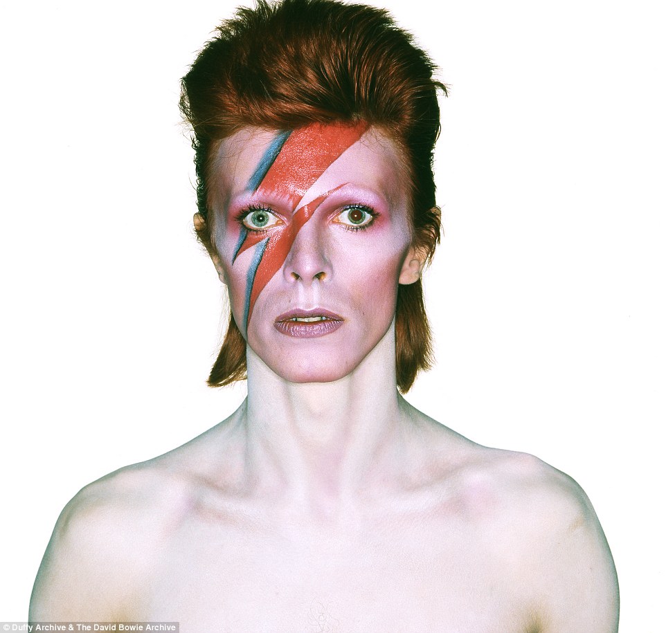 0D30A81300000514-3393470-Iconic_This_photograph_of_Bowie_in_character_for_the_album_Aladd-a-32_1452533592656