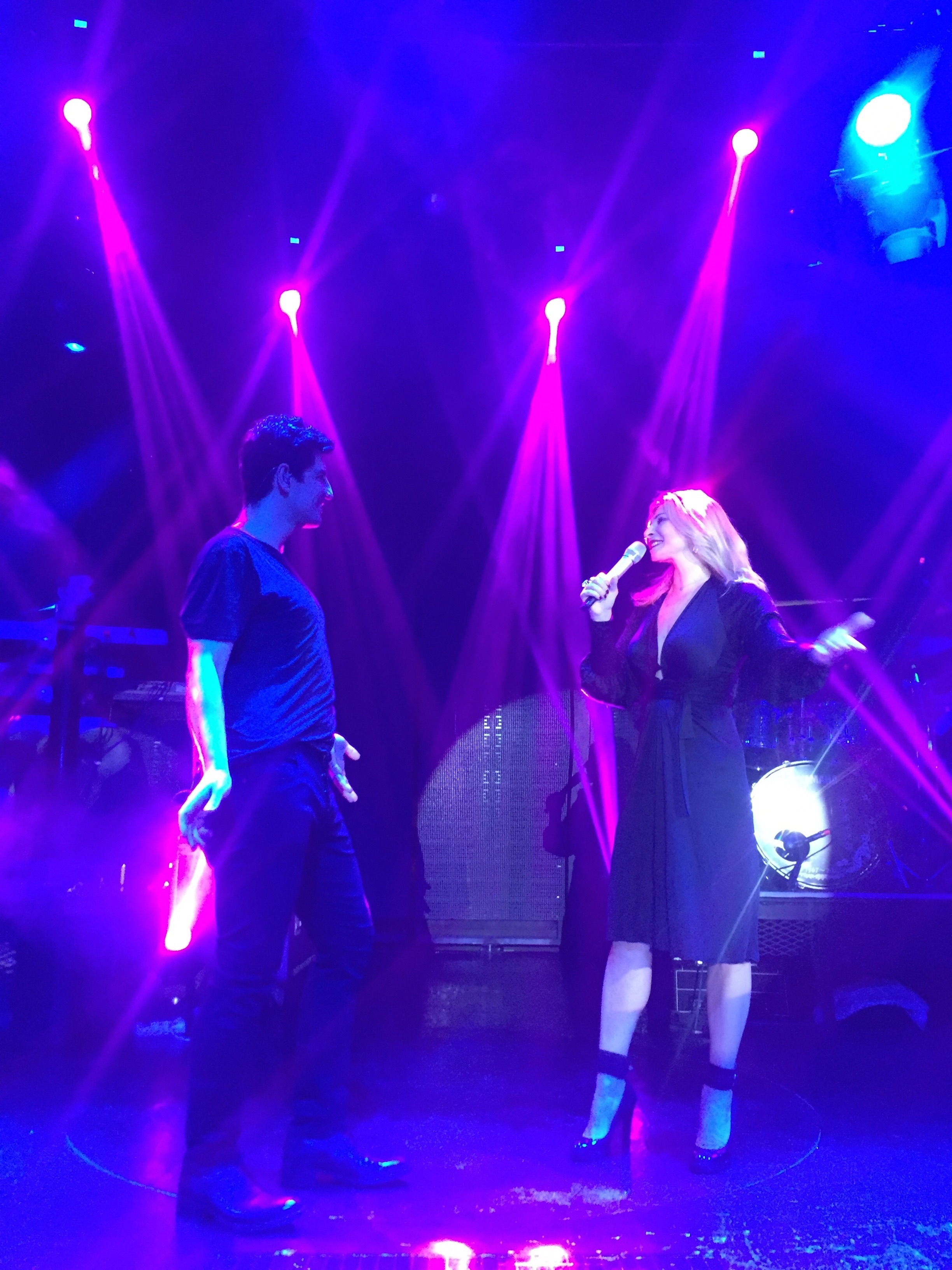 Το τρελό καραόκε γενέθλιο πάρτι του Σάκη Ρουβά