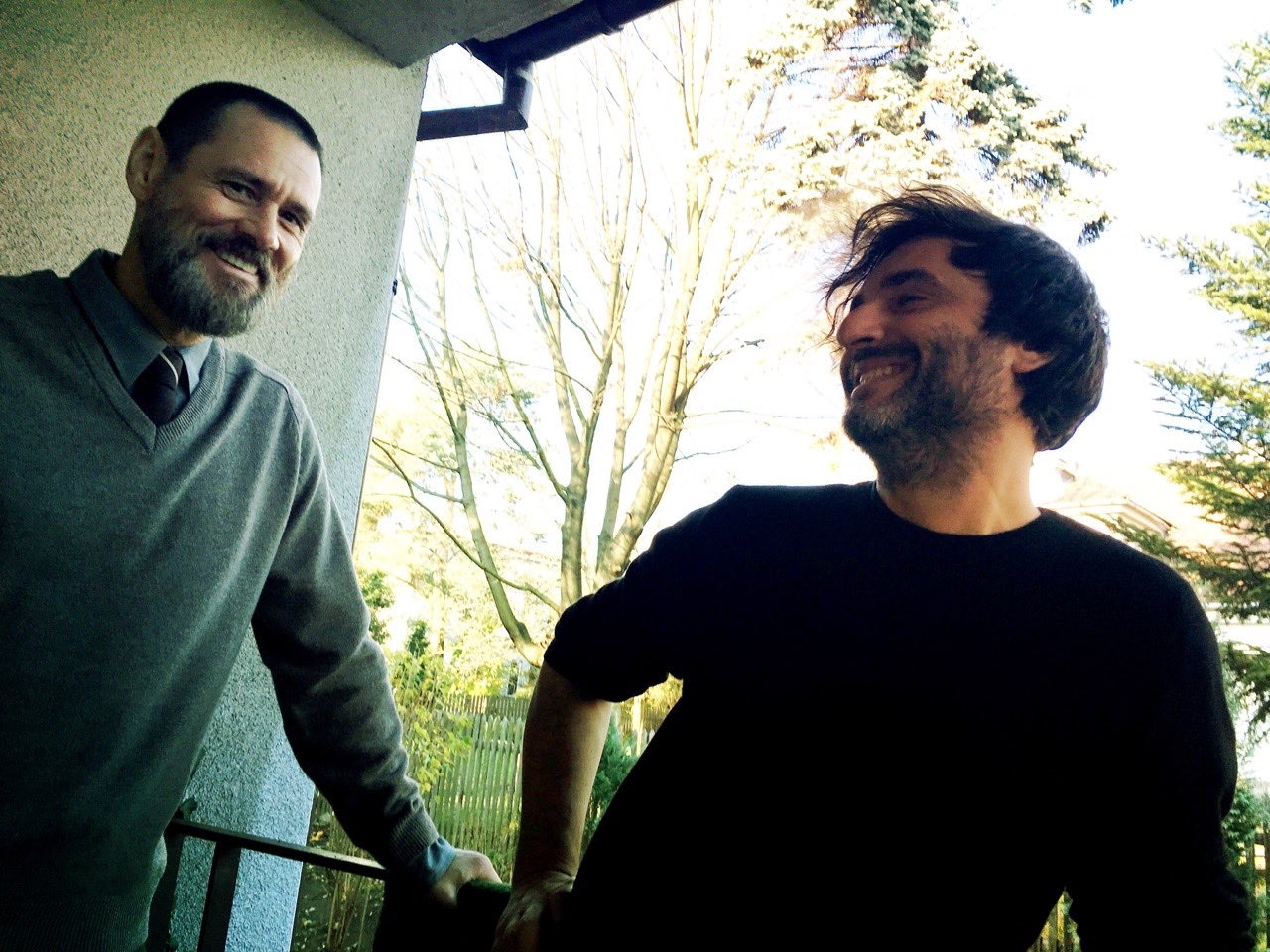 Ο Αλέξανδρος Αβρανάς πετάει ψηλά στην οδύσσεια του κινηματογραφικού διαστήματος με συγκυβερνήτη τον Tζιμ Κάρεϊ