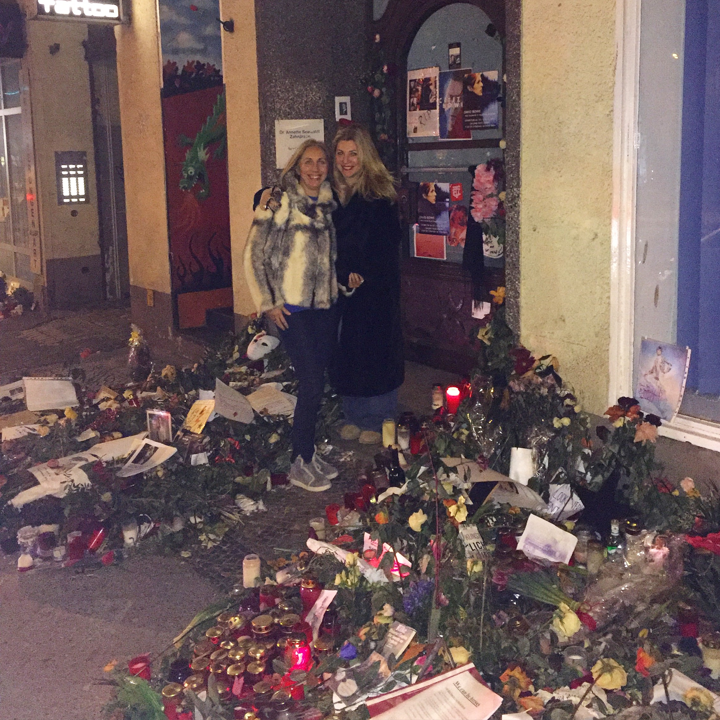 “Προσκύνημα” στο βερολινέζικο σπίτι του David Bowie