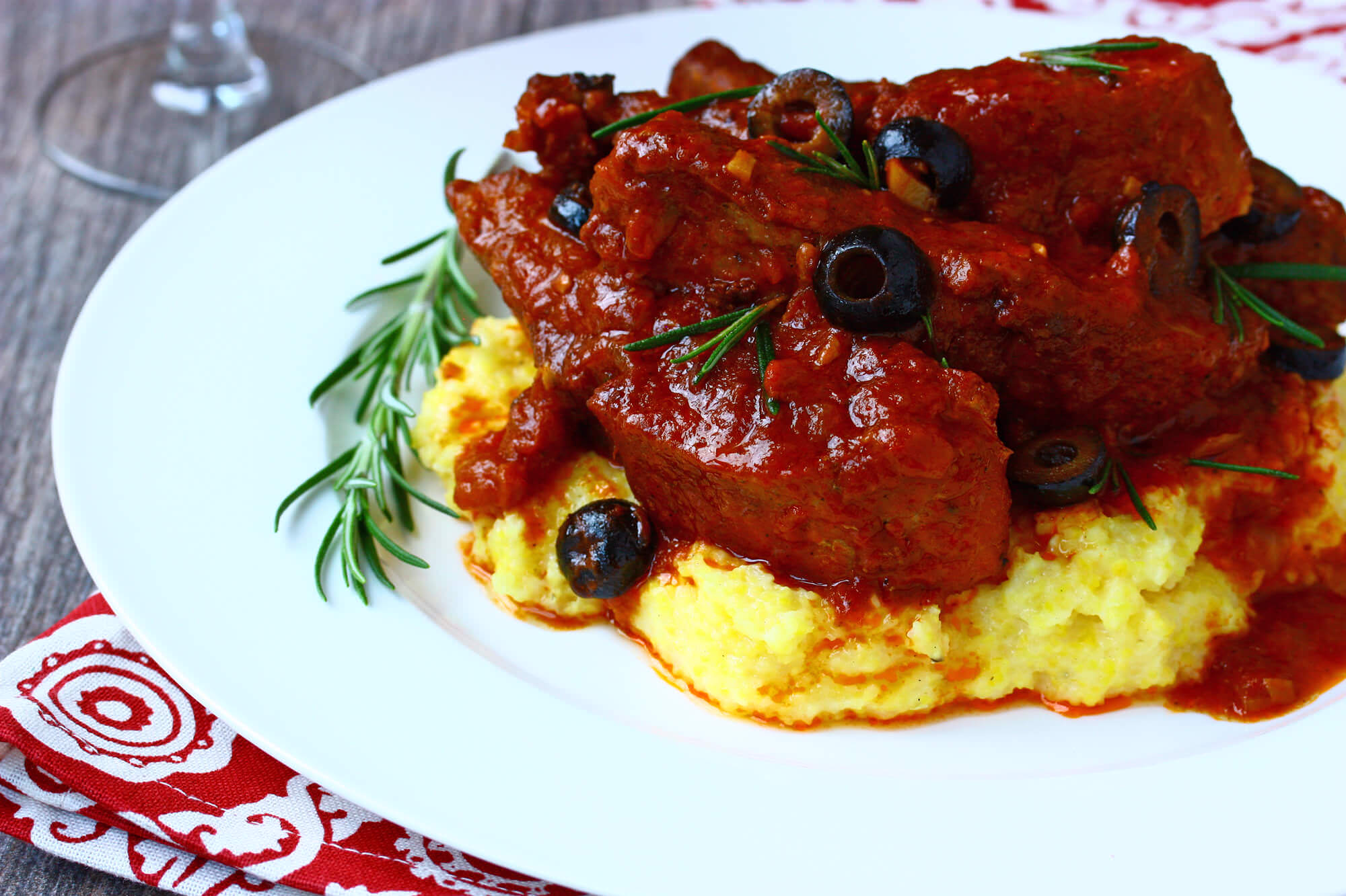 Το μυστικό που νοστιμίζει και μαγειρεύει πιο γρήγορα το κρέας