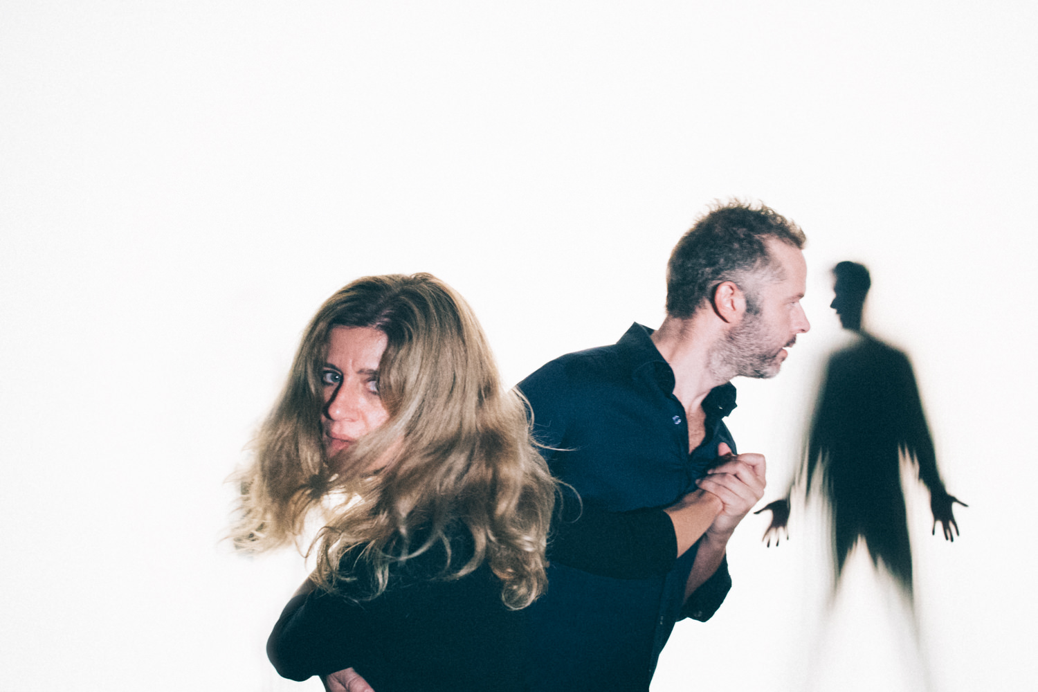 “Σκοτεινές Γλώσσες”: Ψυχολογικό θρίλερ ή απλά μία σειρά εξομολογήσεων;