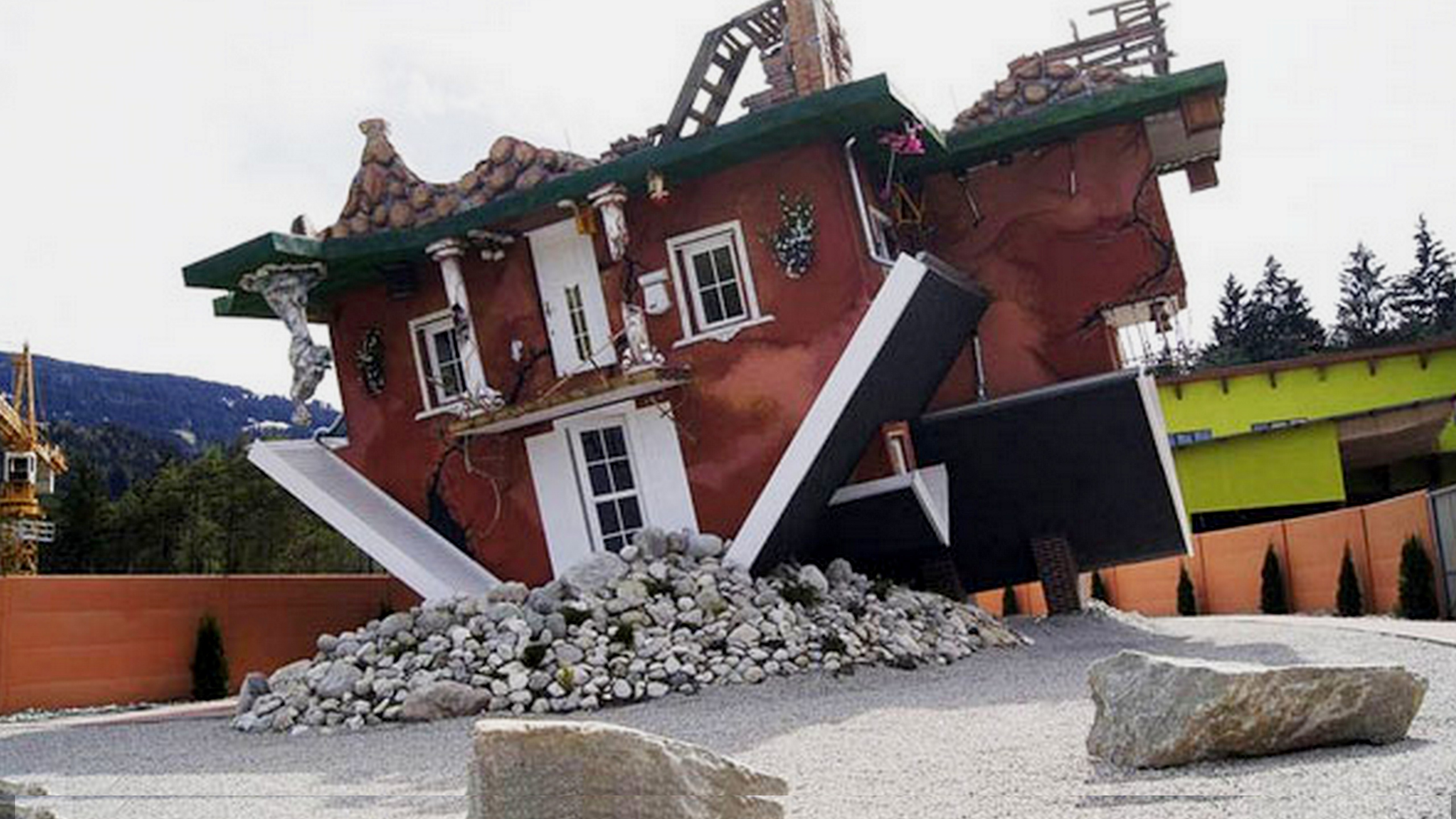 Σπίτια “τα πάνω – κάτω”: τα πιο δημοφιλή αξιοθέατα στον κόσμο