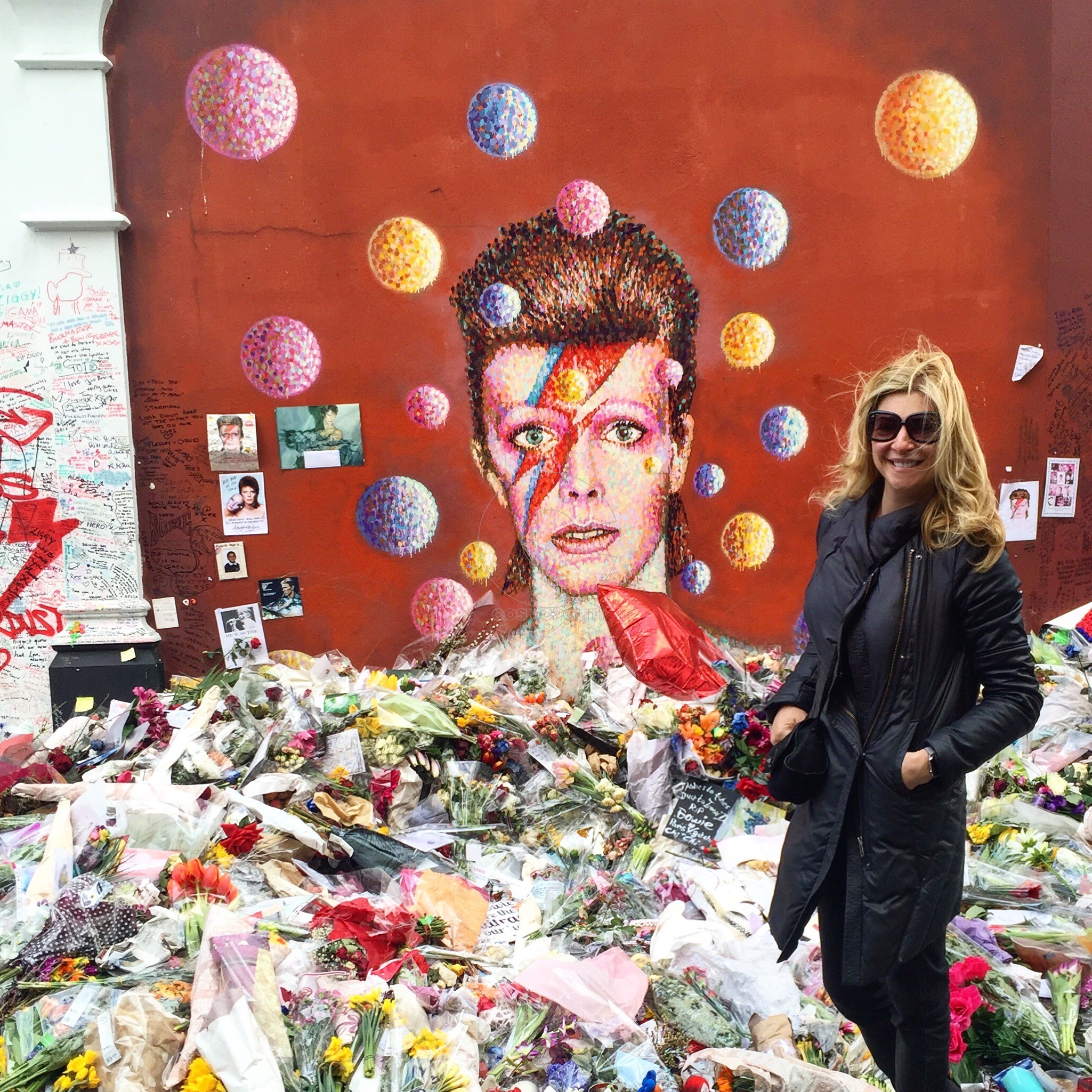 Στο Memorial του David Bowie στο Brixton