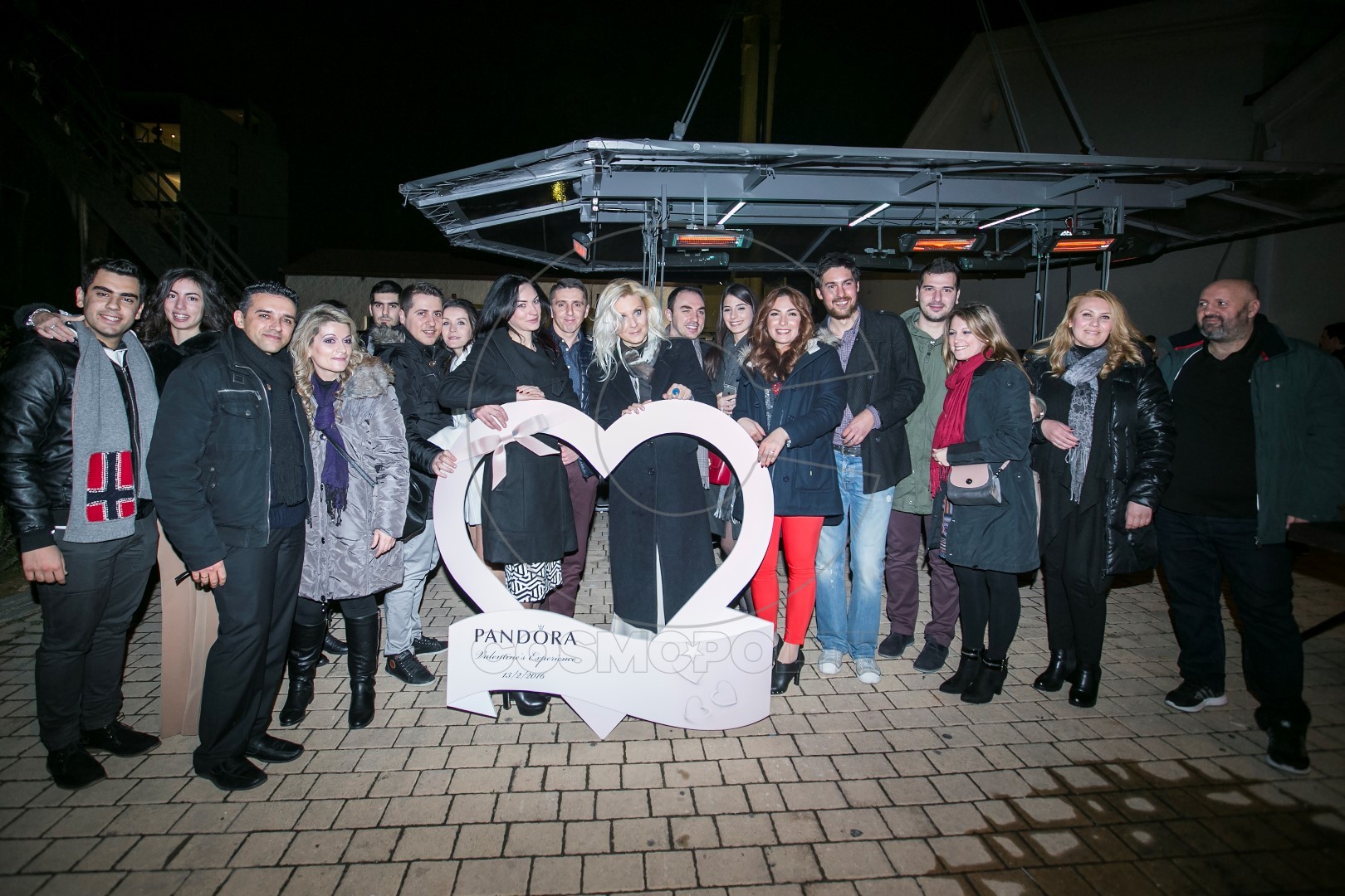 Pandora: δείπνο στον ουρανό με ερωτευμένα ζευγάρια και την Κατερίνα Γκαγκάκη