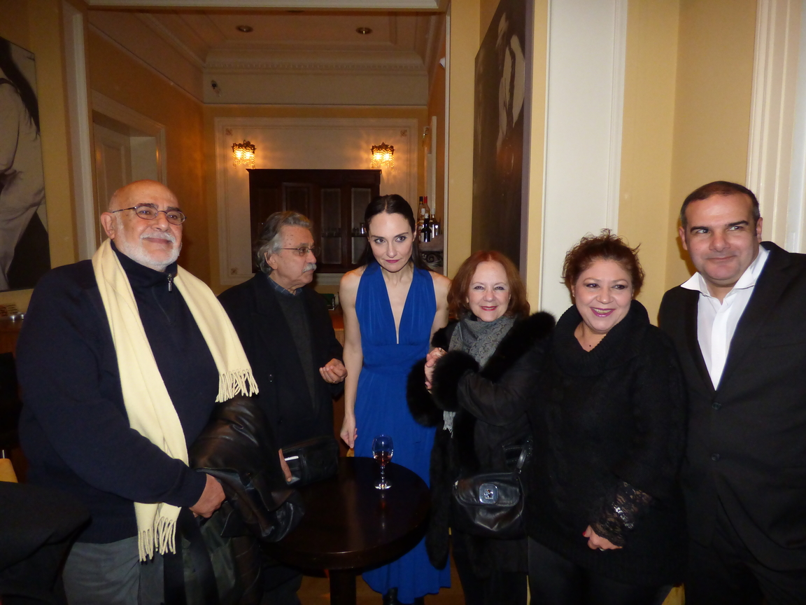 “Τι κοιτάτε ρε;”: επίσημη πρεμιέρα στο θέατρο Αγγέλων Βήμα