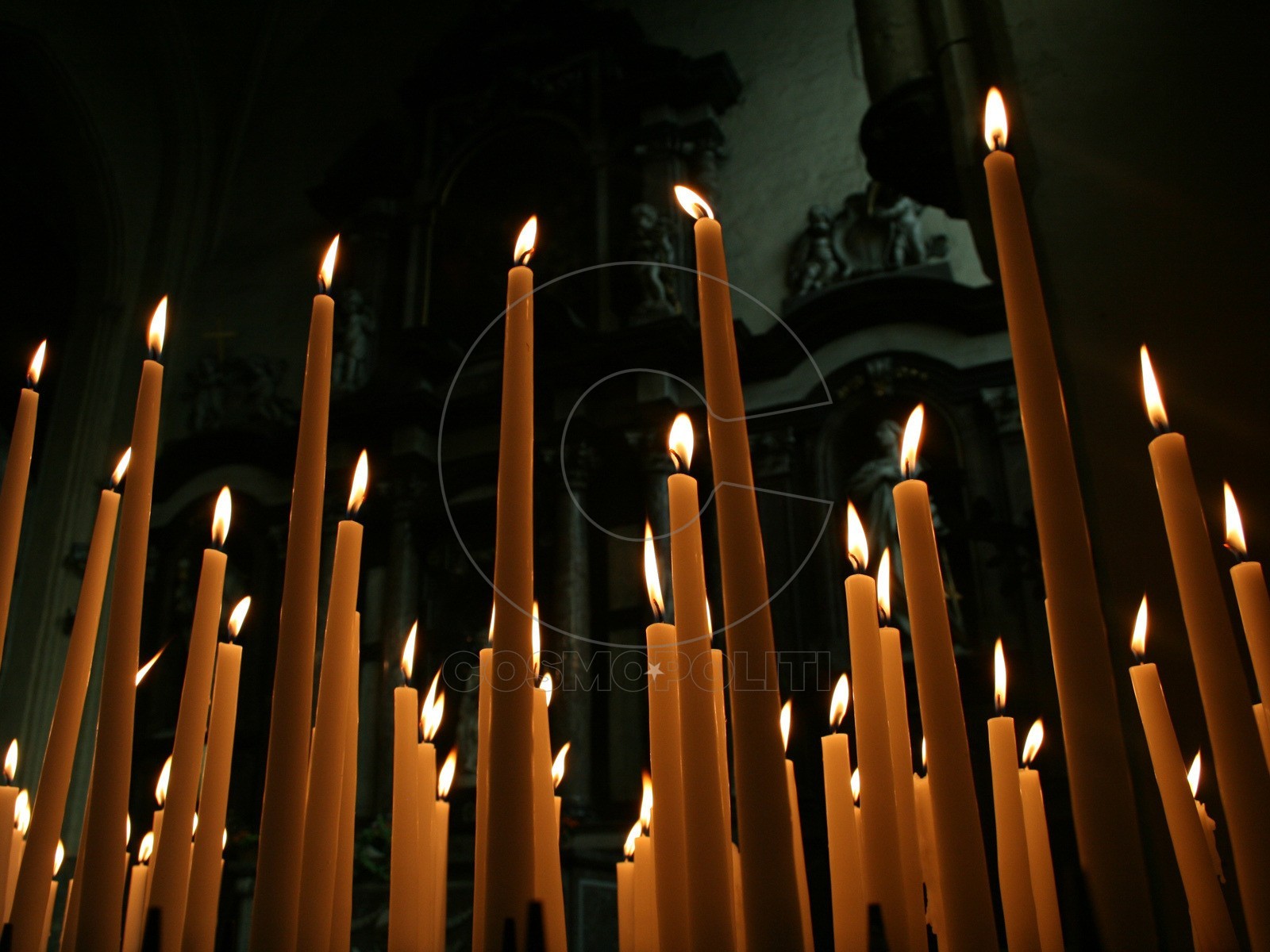 church-candles_00383072