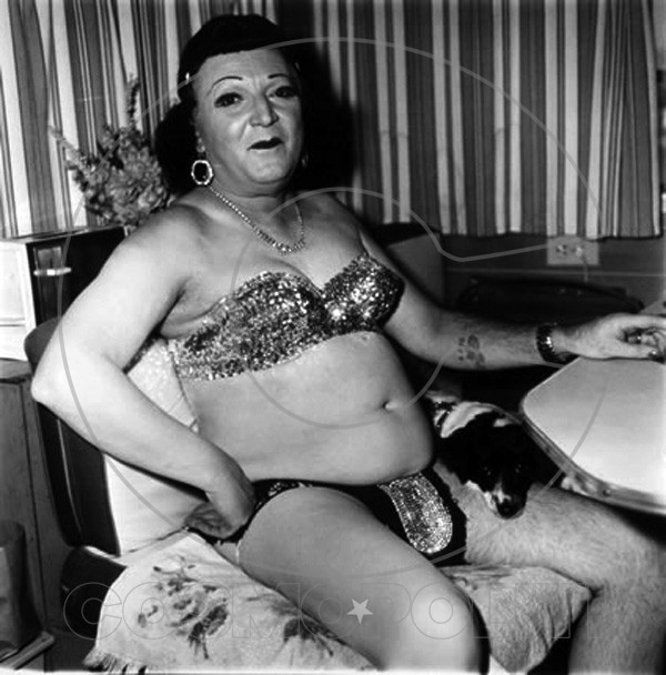 hermaphrodite-and-dog-in-a-carnival-trailer-diane-arbus-maryland-1970