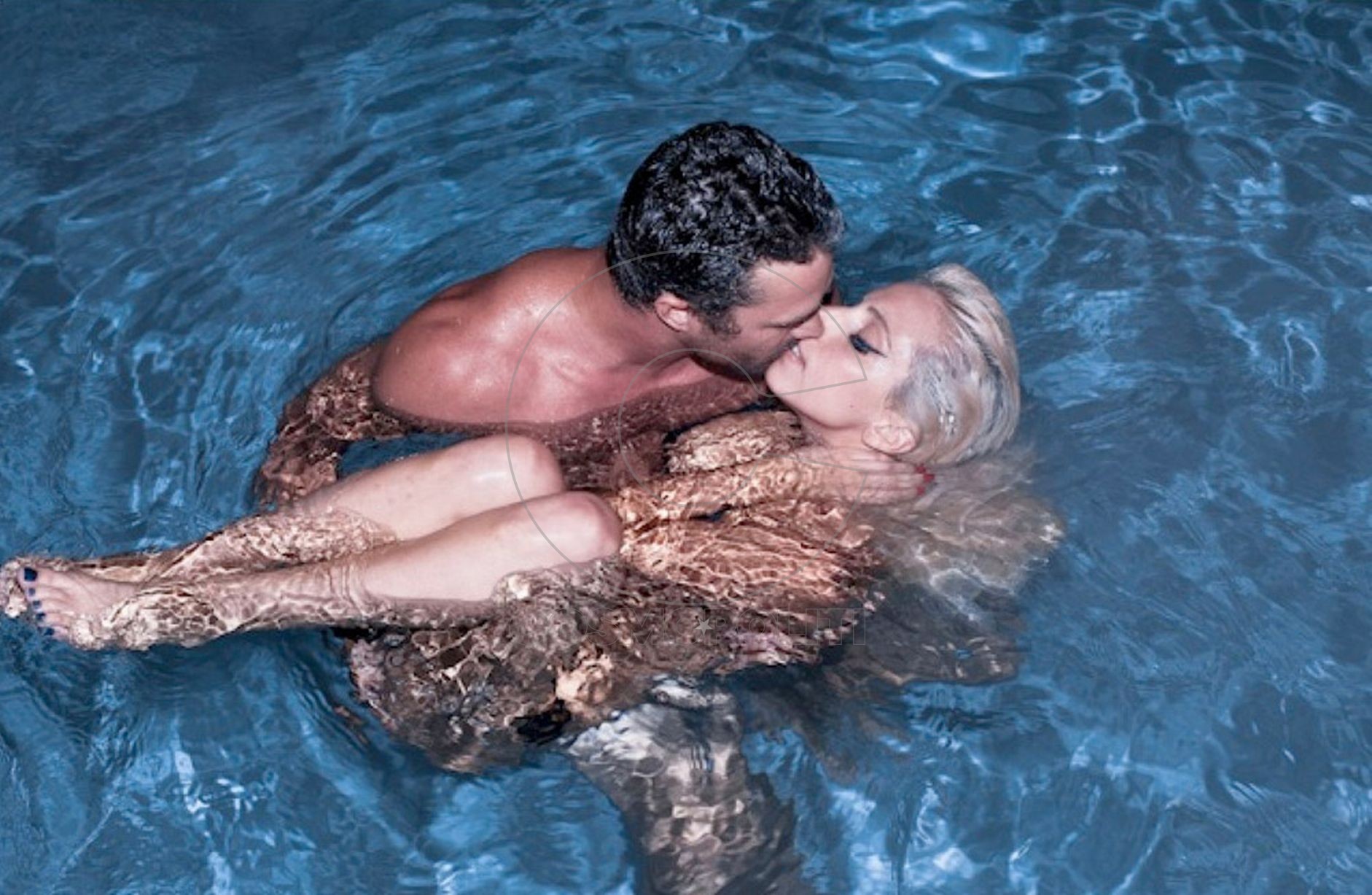Lady Gaga tweets a picture of herself and boyfriend Taylor Kinney