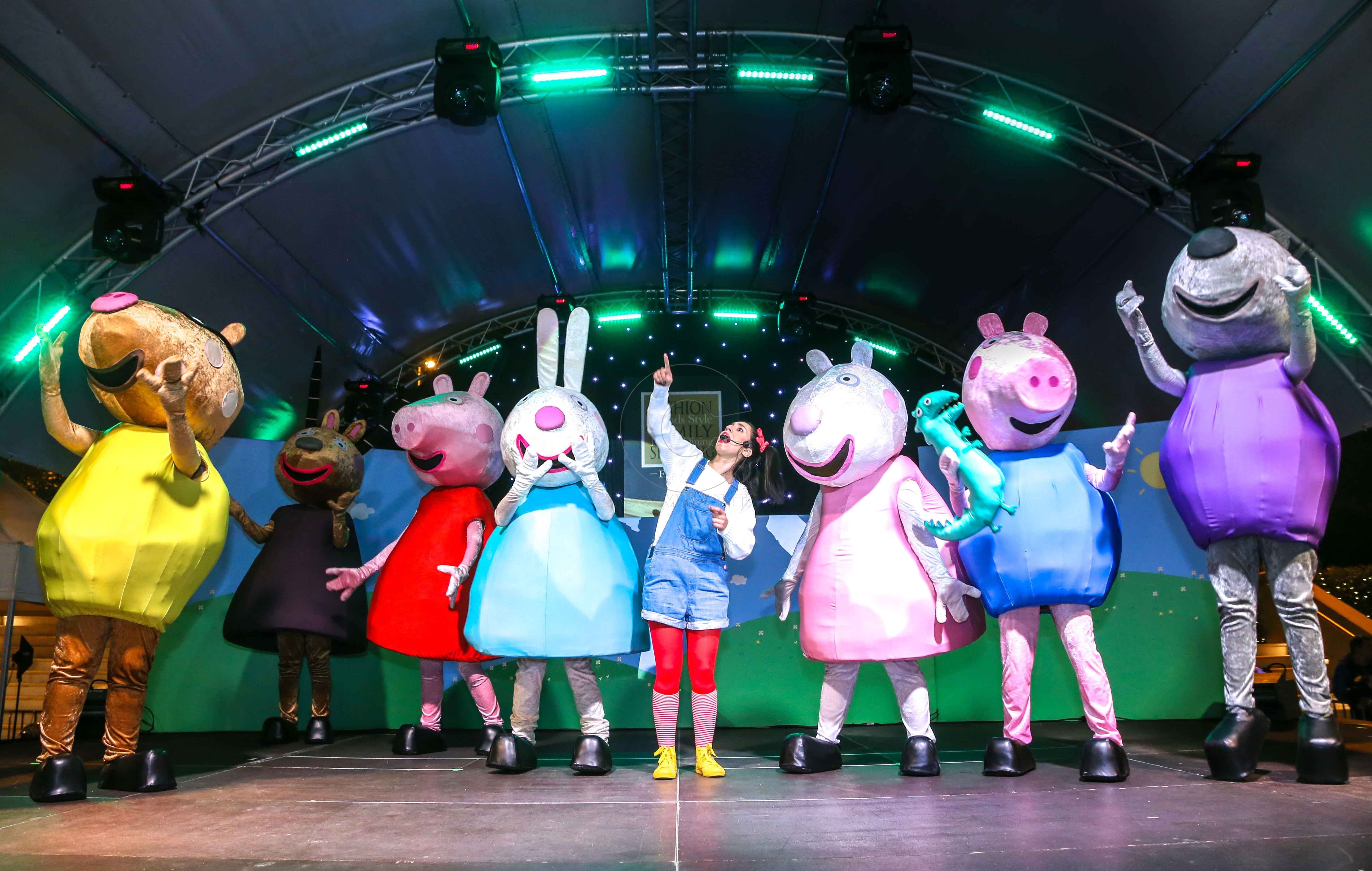 Η Πέππα το Γουρουνάκι κι η παρέα της άναψαν το Χριστουγεννιάτικο δέντρο @Golden Hall