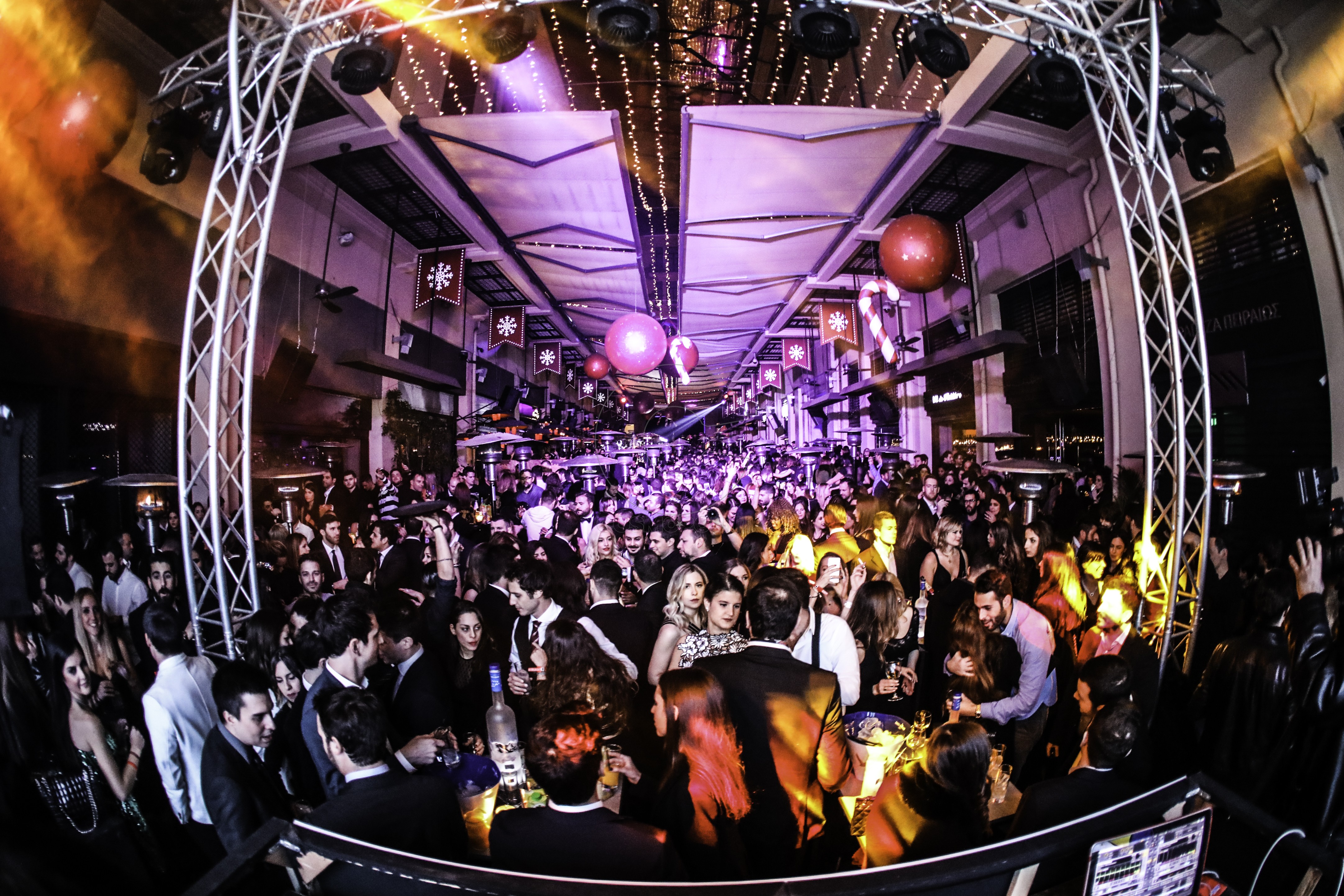 Όλοι μαζί και ένας για όλους!Το ρεβεγιόν που απογείωσε την Αθήνα!