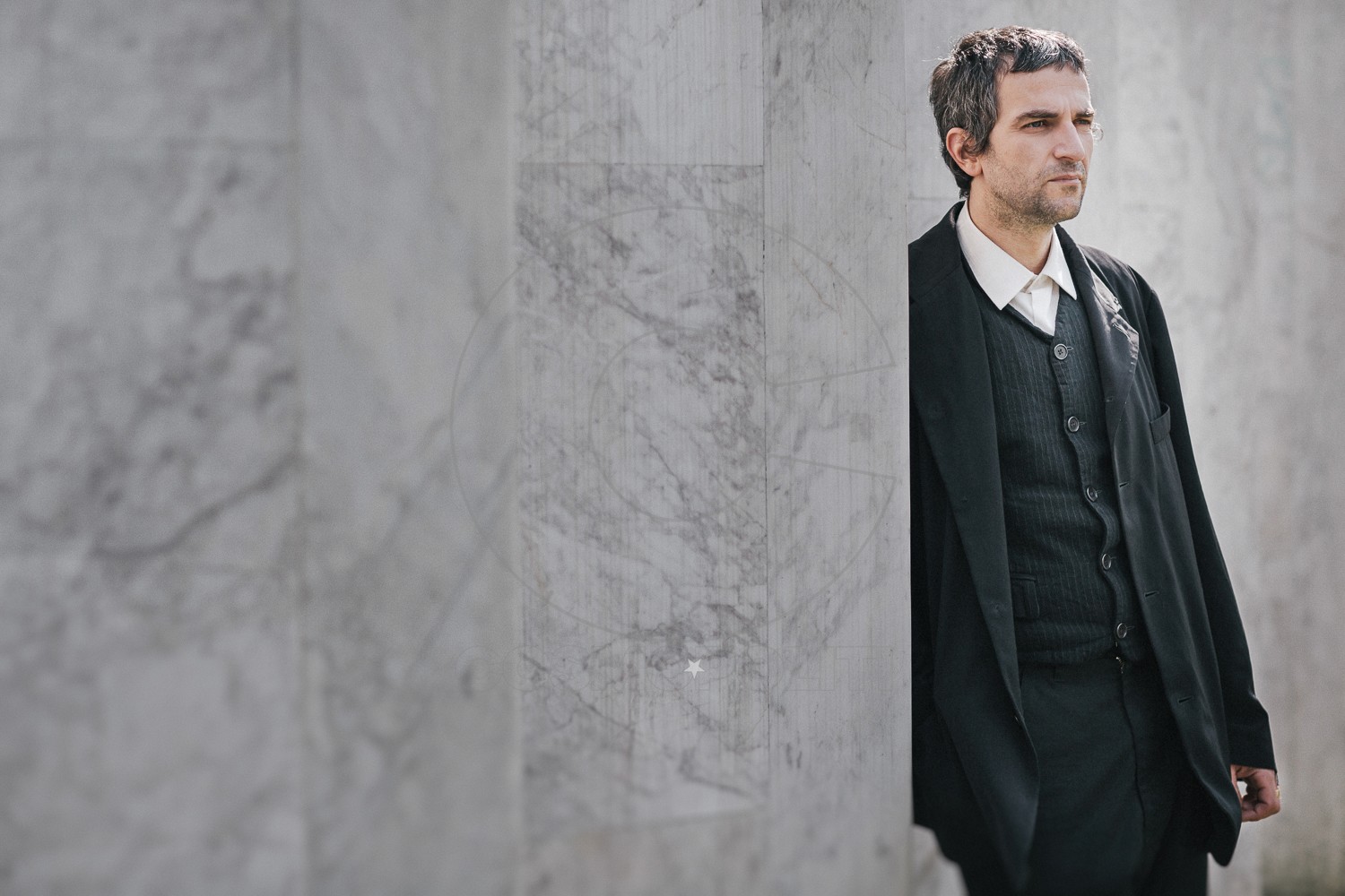 Άρης Σερβετάλης: Μια σοβαρή περίπτωση ηθοποιού