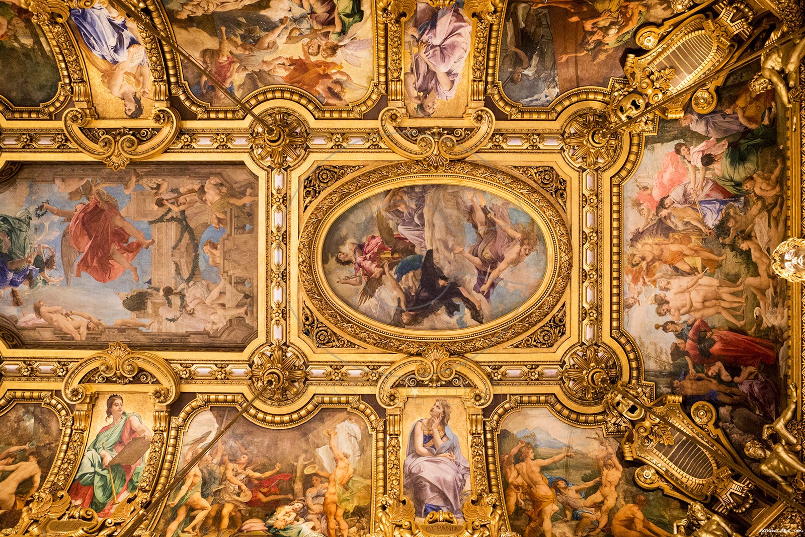 Οι σπουδαιότερες ντίβες της Όπερας στο Πασχαλινό Cosmoradio