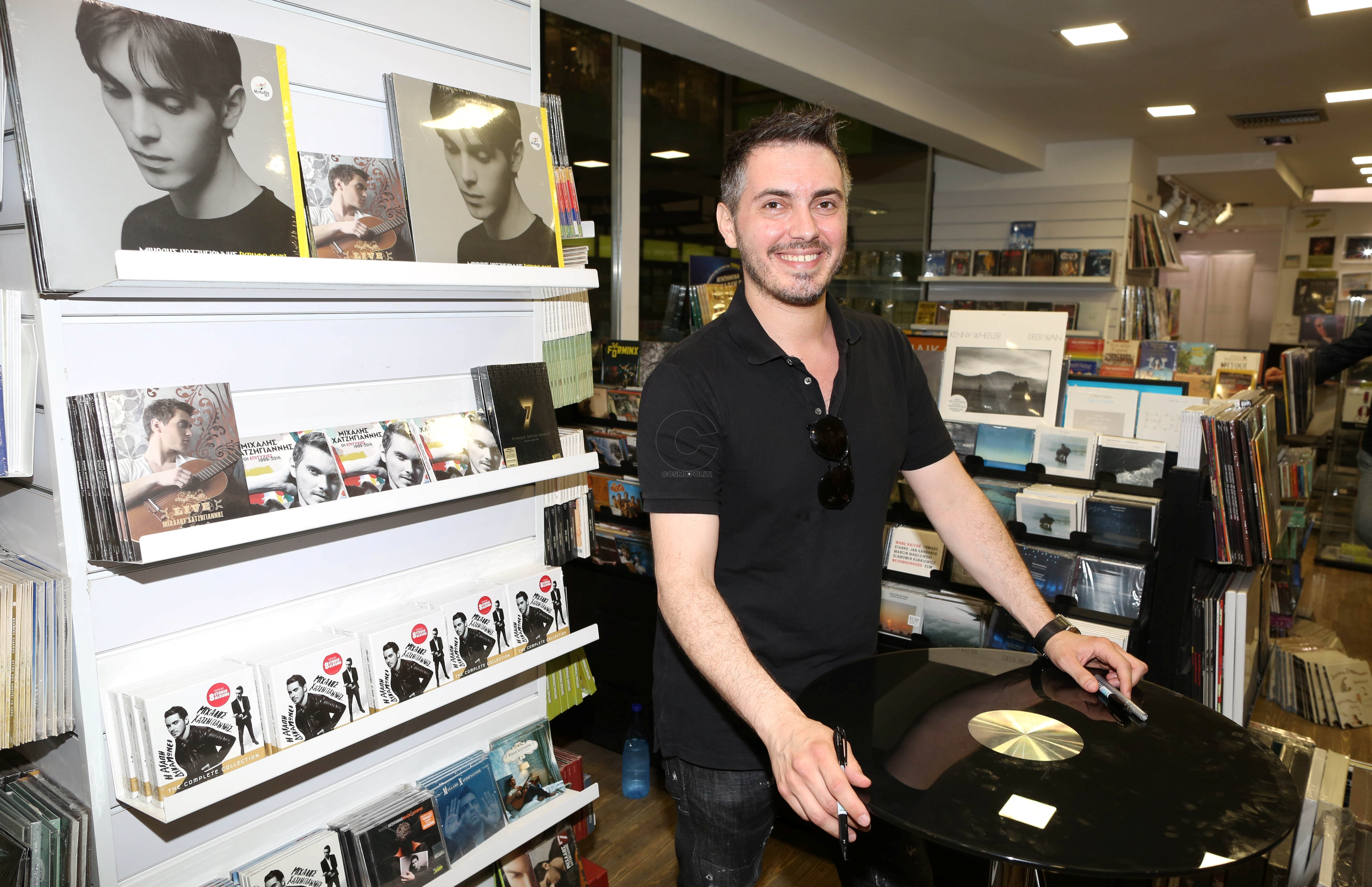 O Mιχάλης Χατζηγιάννης υπόγραψε cd στο Μουσικό Ιανό
