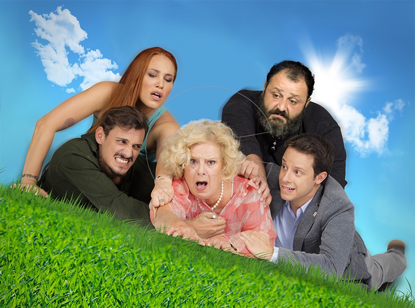 Κερδίστε προσκλήσεις και γιορτάστε την 28η Οκτωβρίου στην πρεμιέρα της κωμωδίας “Γδύστε τη μαμά”