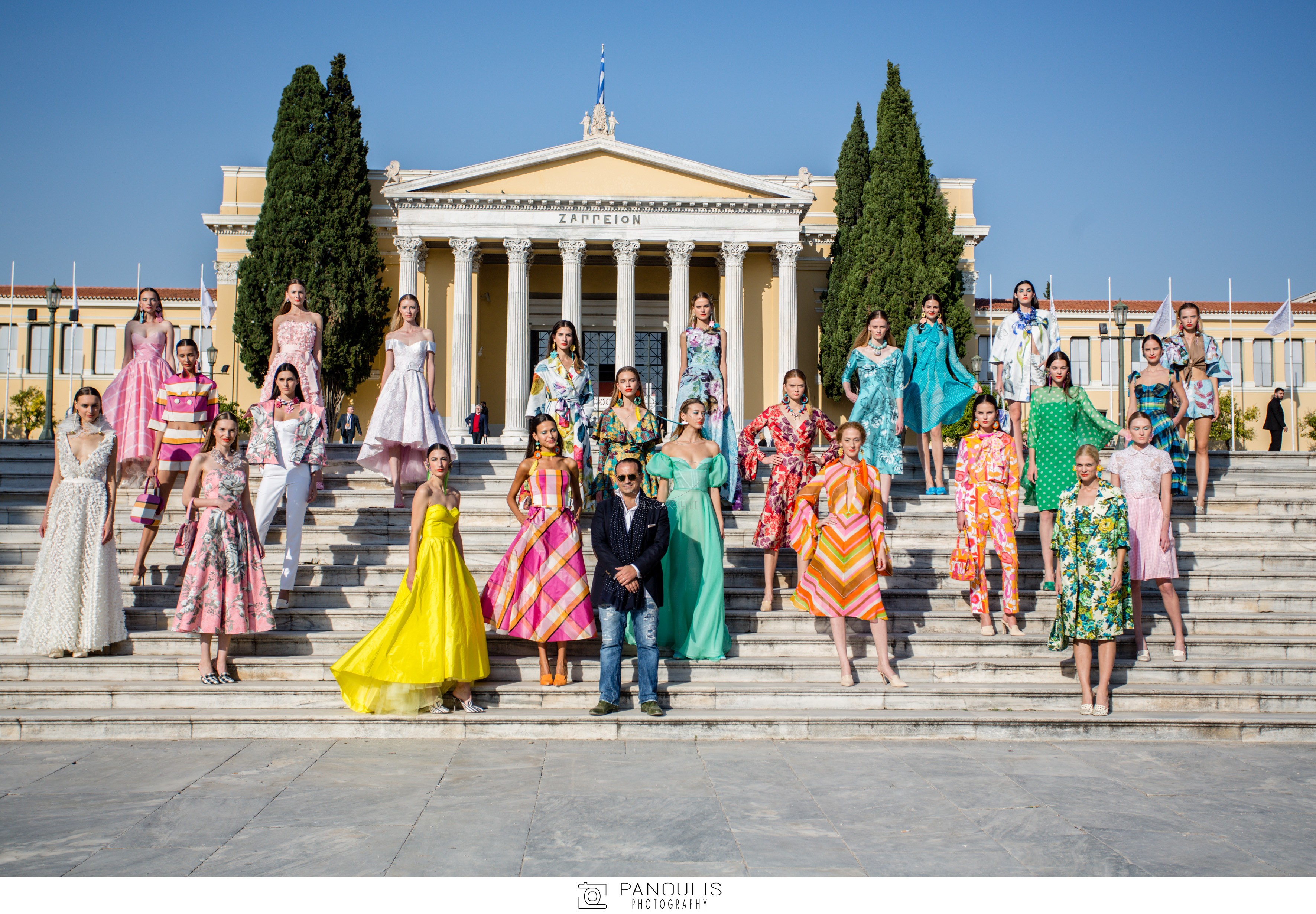 Οι κυρίες στον κήπο φόρεσαν Βασίλη Ζούλια