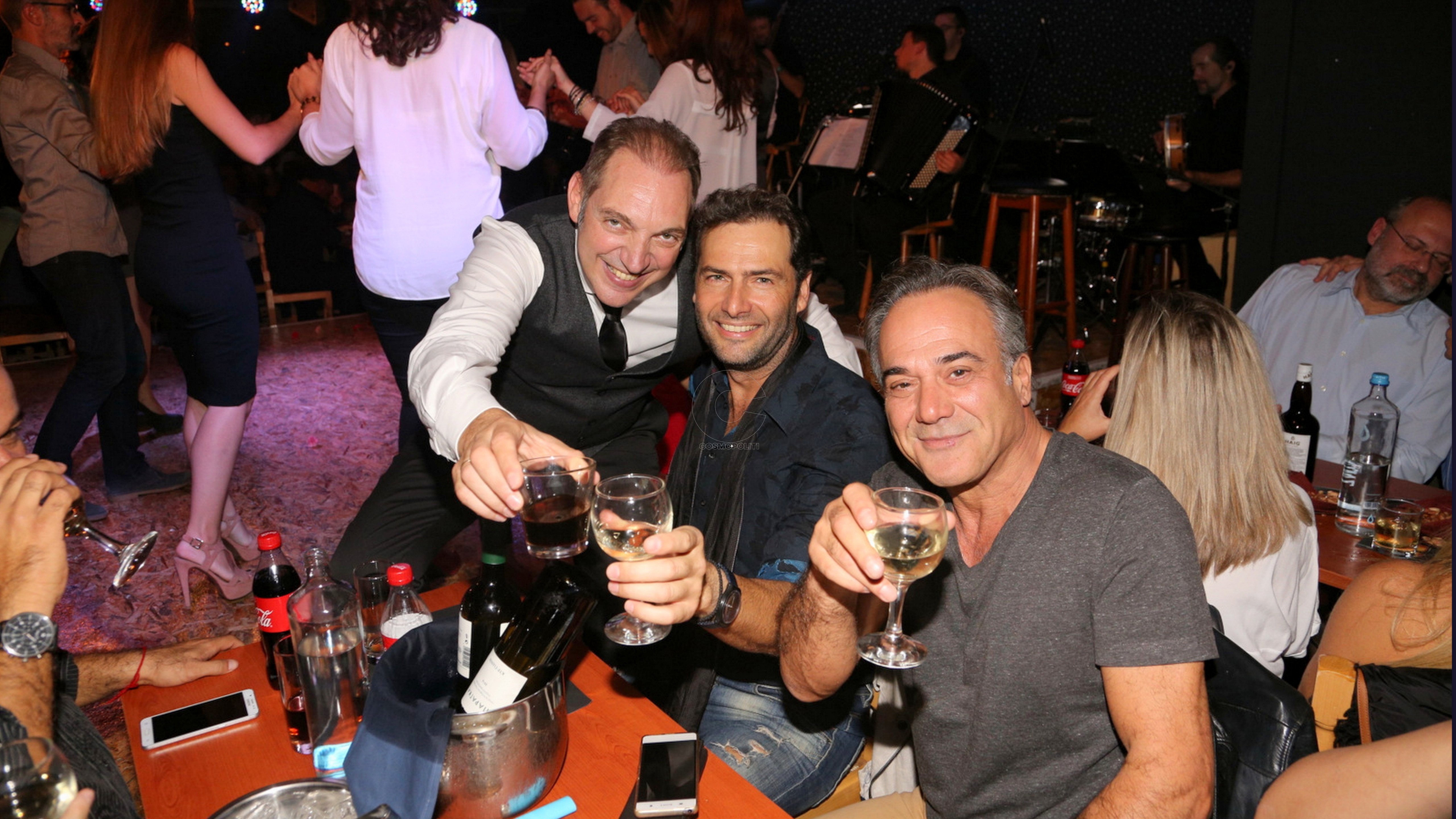 Αυθεντικό λαϊκό γλέντι στην πρεμιέρα… και κάθε Σαββατοκύριακο στα “Εννέα όγδοα 9/8”