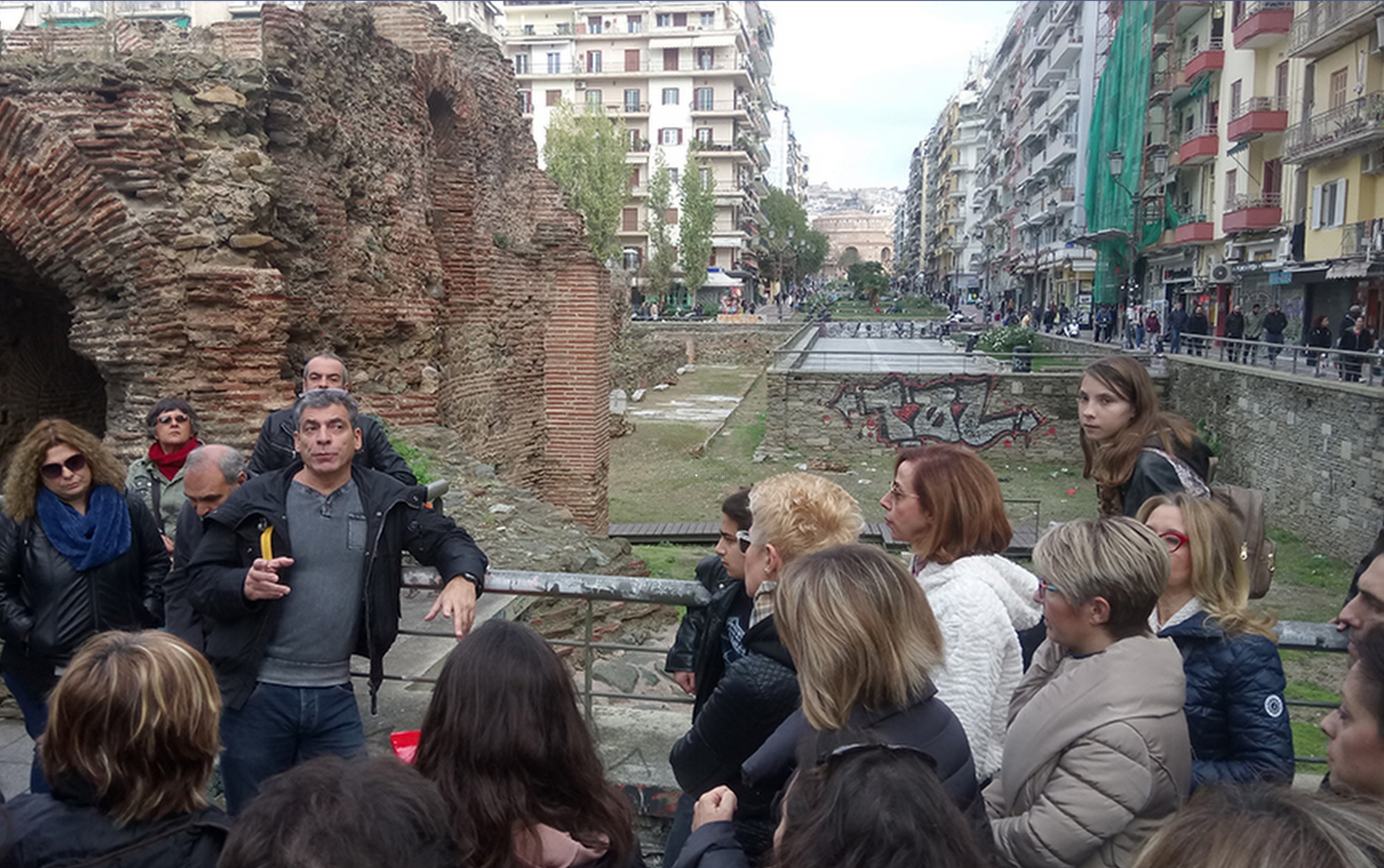 Ξενάγηση στους δρόμους της Θεσσαλονίκης με ξεναγό τον Γιάννη Σερβετά