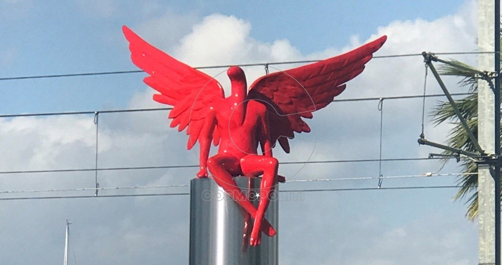 Έκαναν αγιασμό για να ξορκίσουν το άγαλμα Phylax του Παλαιού Φαλήρου