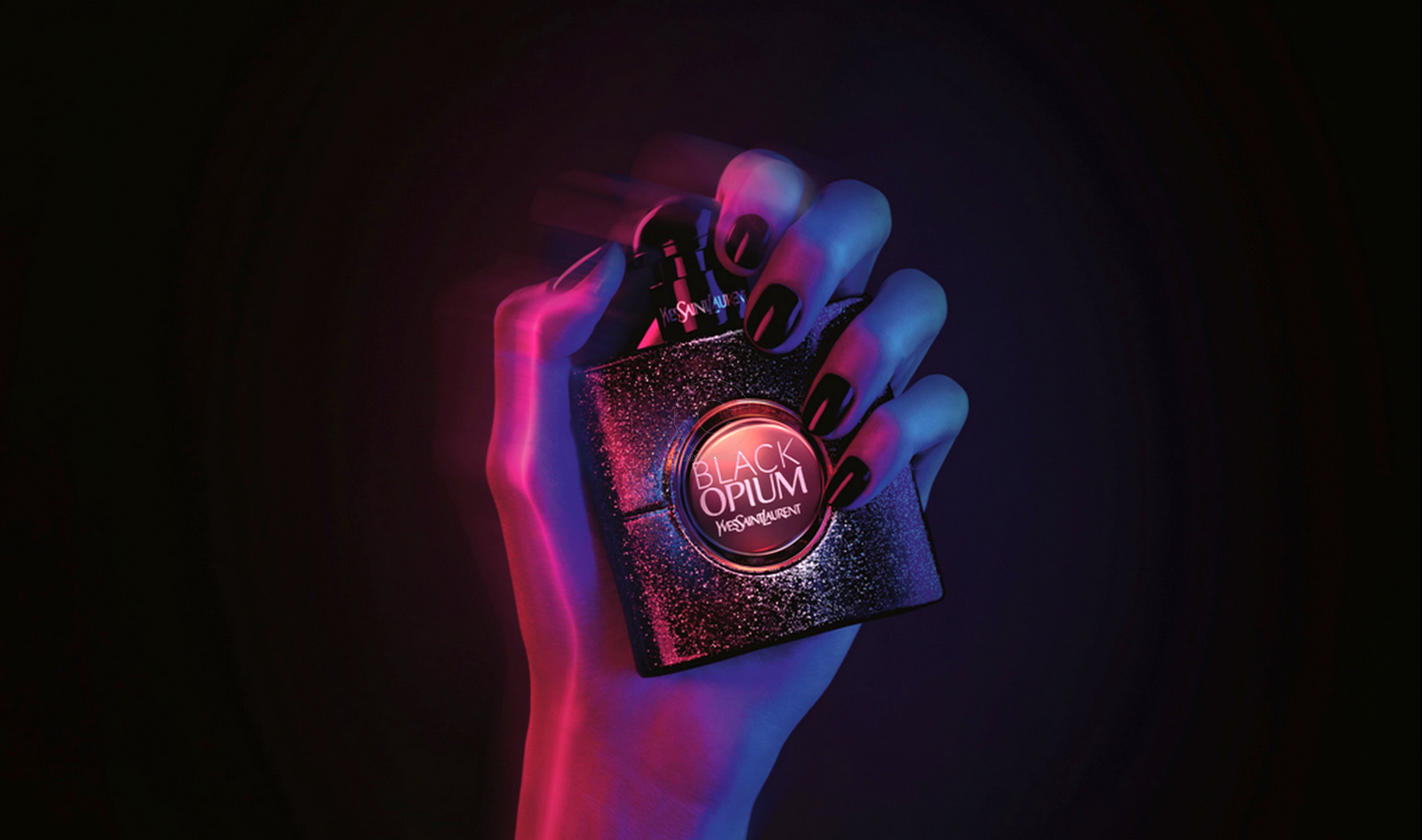 Aπόκτησε κι εσύ τη λάμψη με το νέο YSL Black Opium Glowing Eau de Toilette