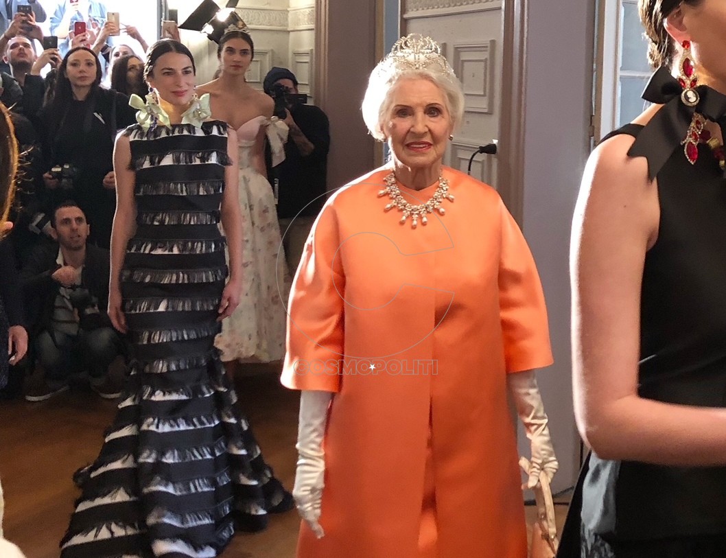 Με “Βασίλισσα” την Υακίνθη στο fashion show του Βασίλη Ζούλια υποβάλλαμε τα σέβη μας