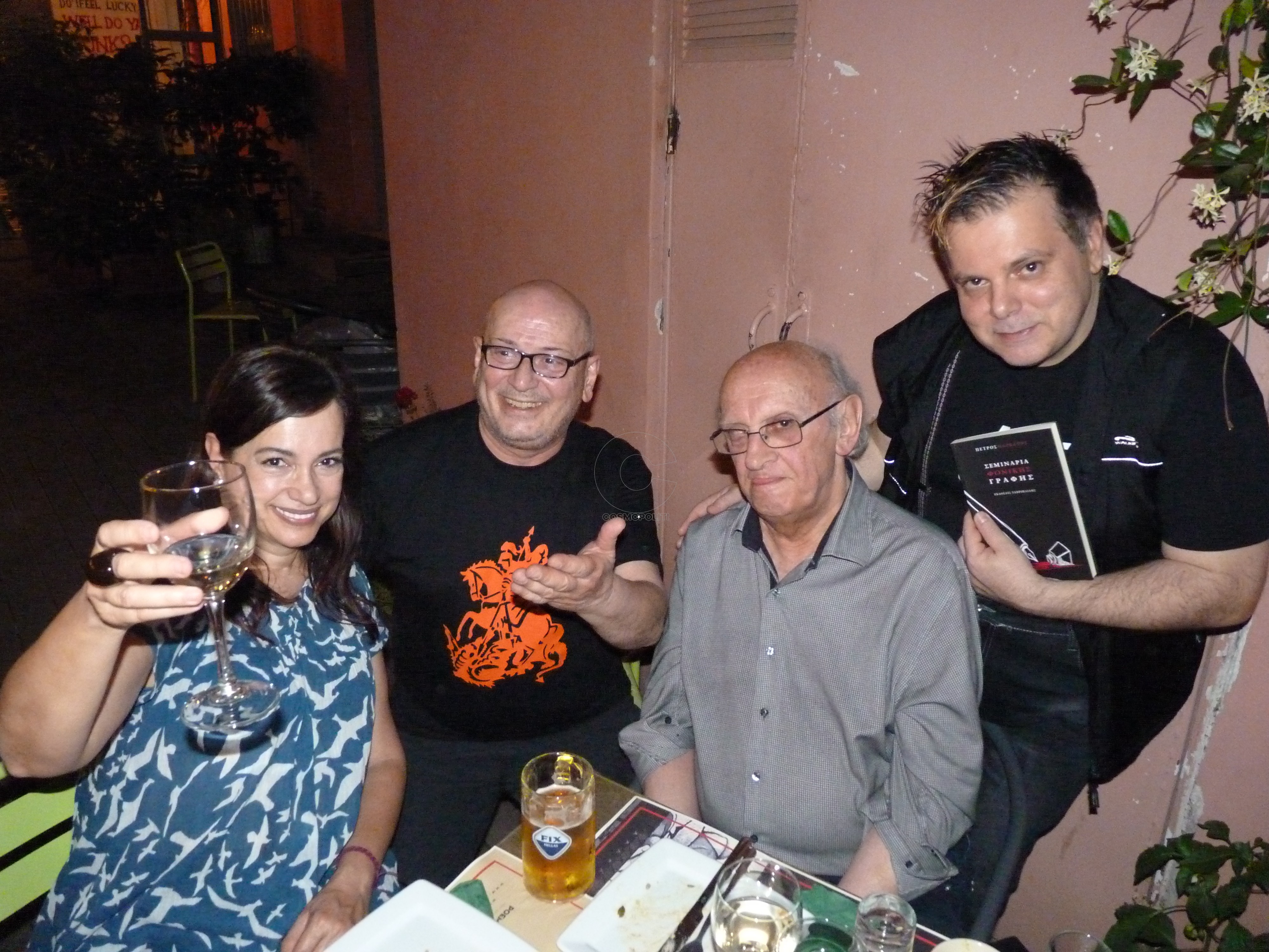 Έλα εδώ, στη μαγική αυλή για την καλοκαιρινή κουζίνα από τις Εκδόσεις Γαβριηλίδης